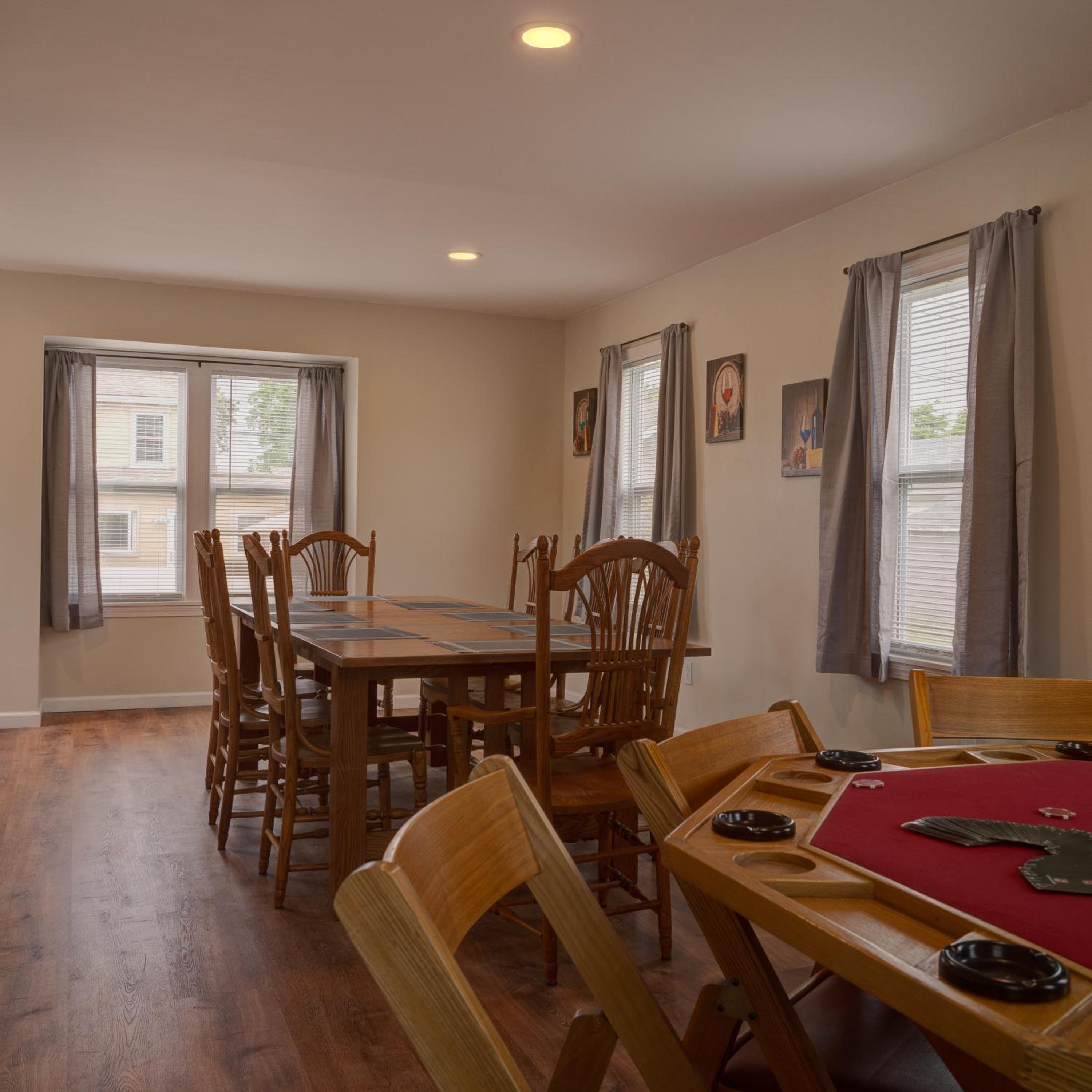 Four-Bedroom House - Photo 8