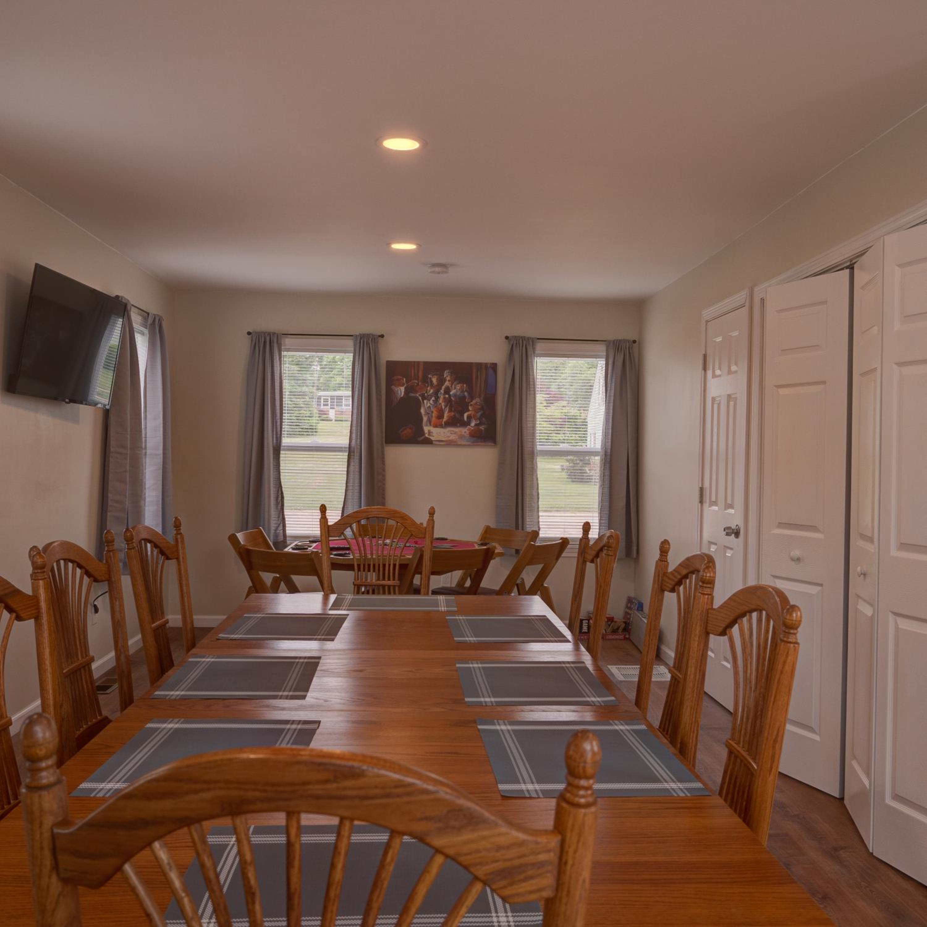 Four-Bedroom House - Photo 2