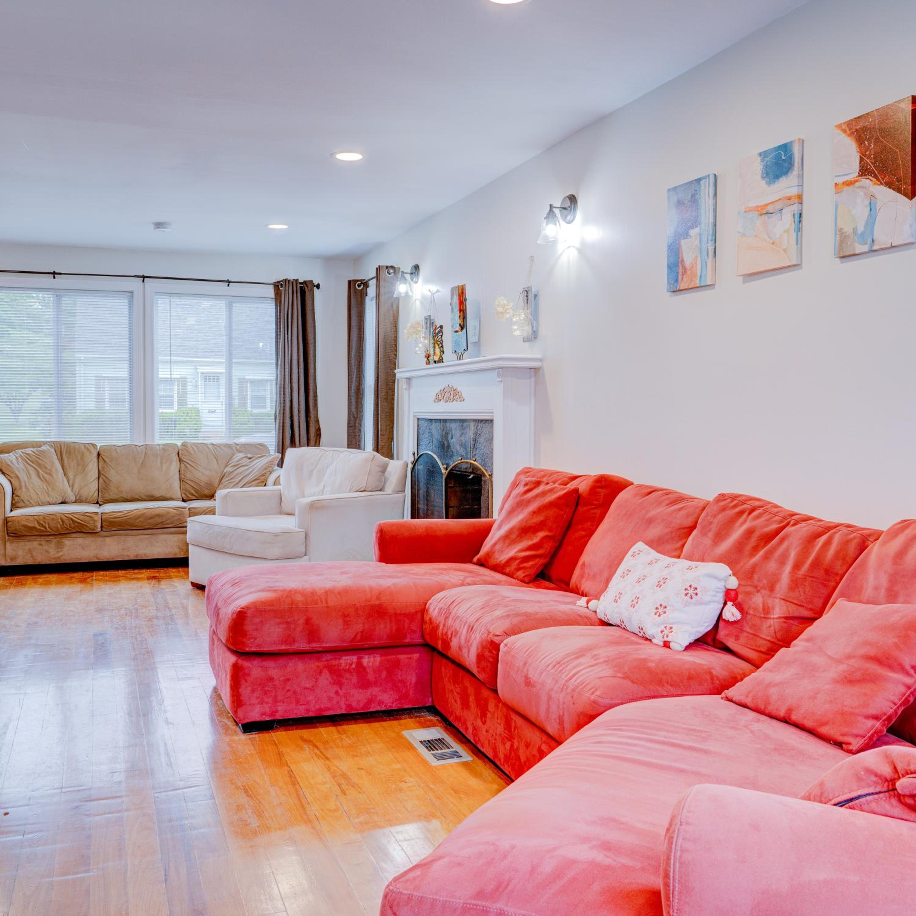 Four-Bedroom House - Photo 24