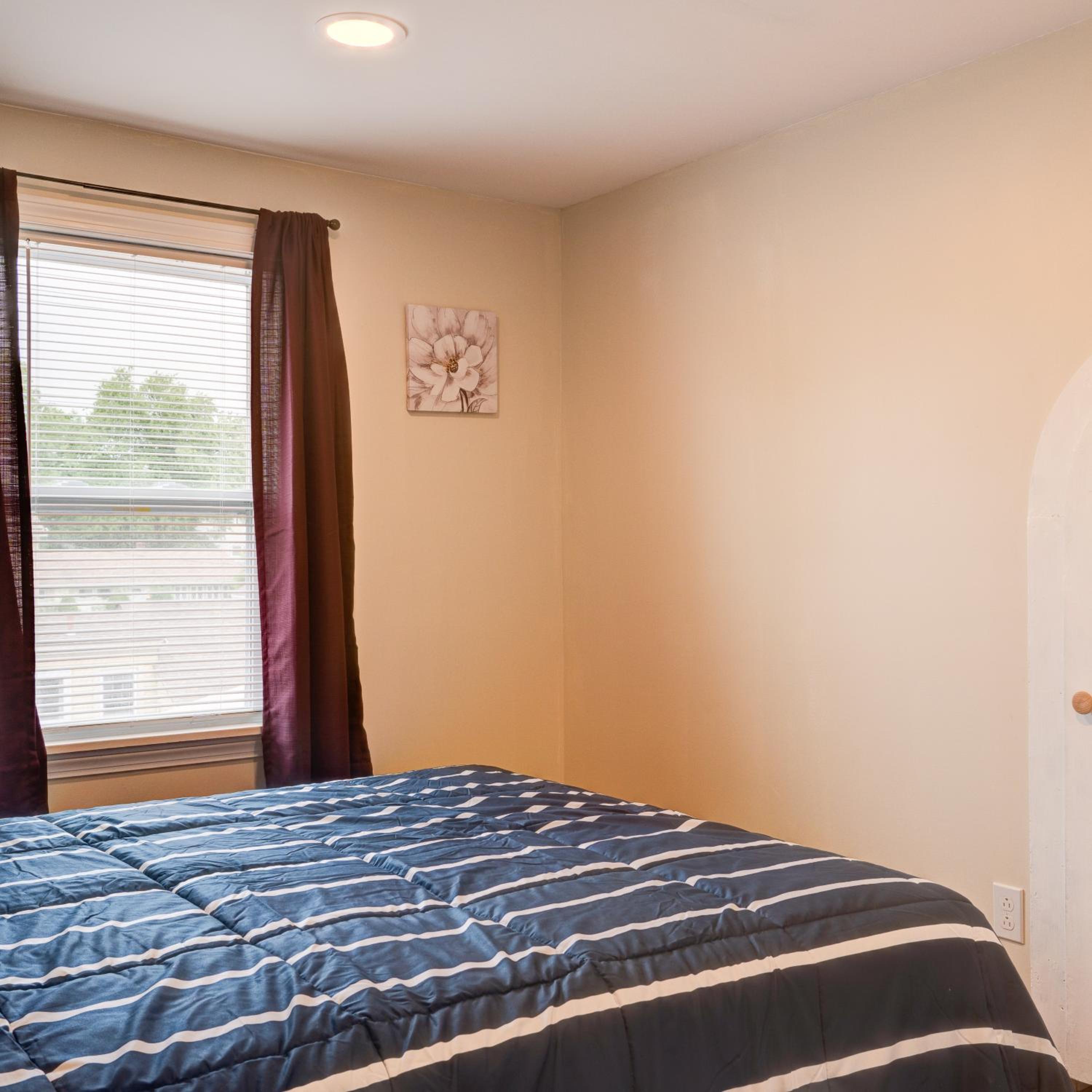Four-Bedroom House - Photo 19