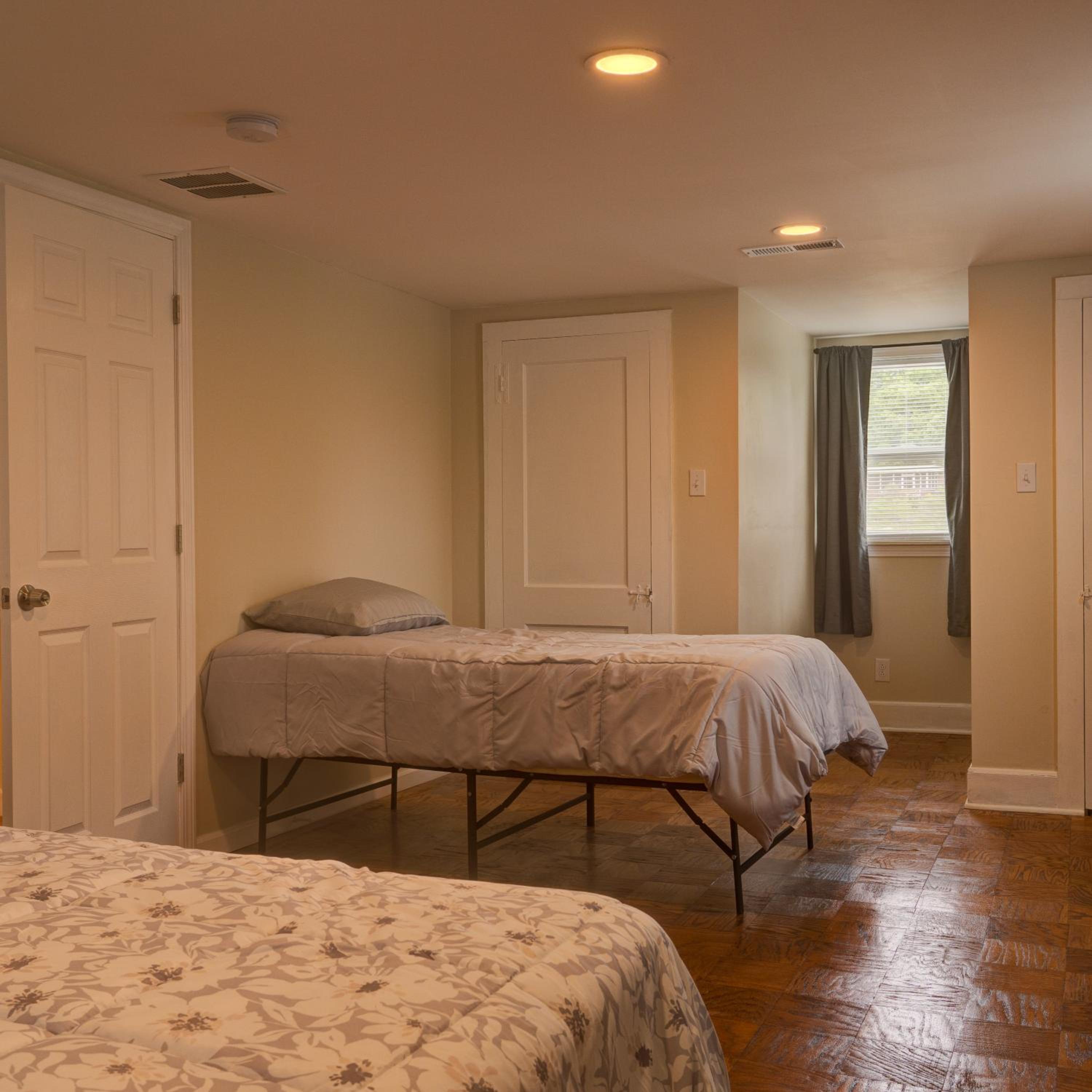 Four-Bedroom House - Photo 18