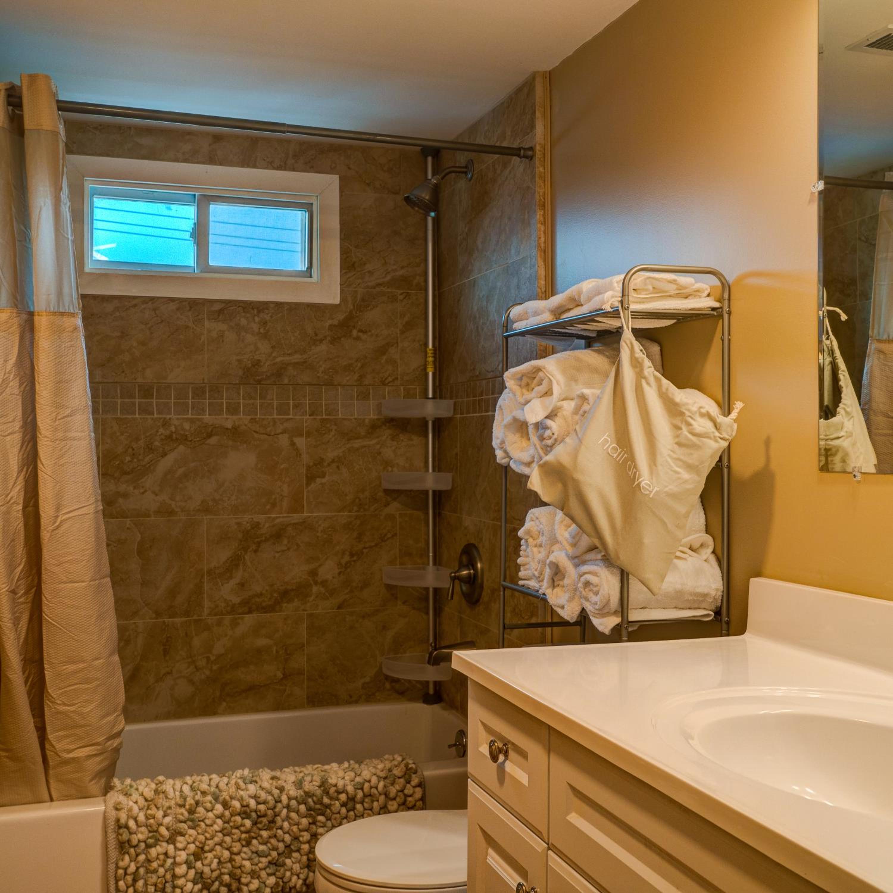 Four-Bedroom House - Photo 16