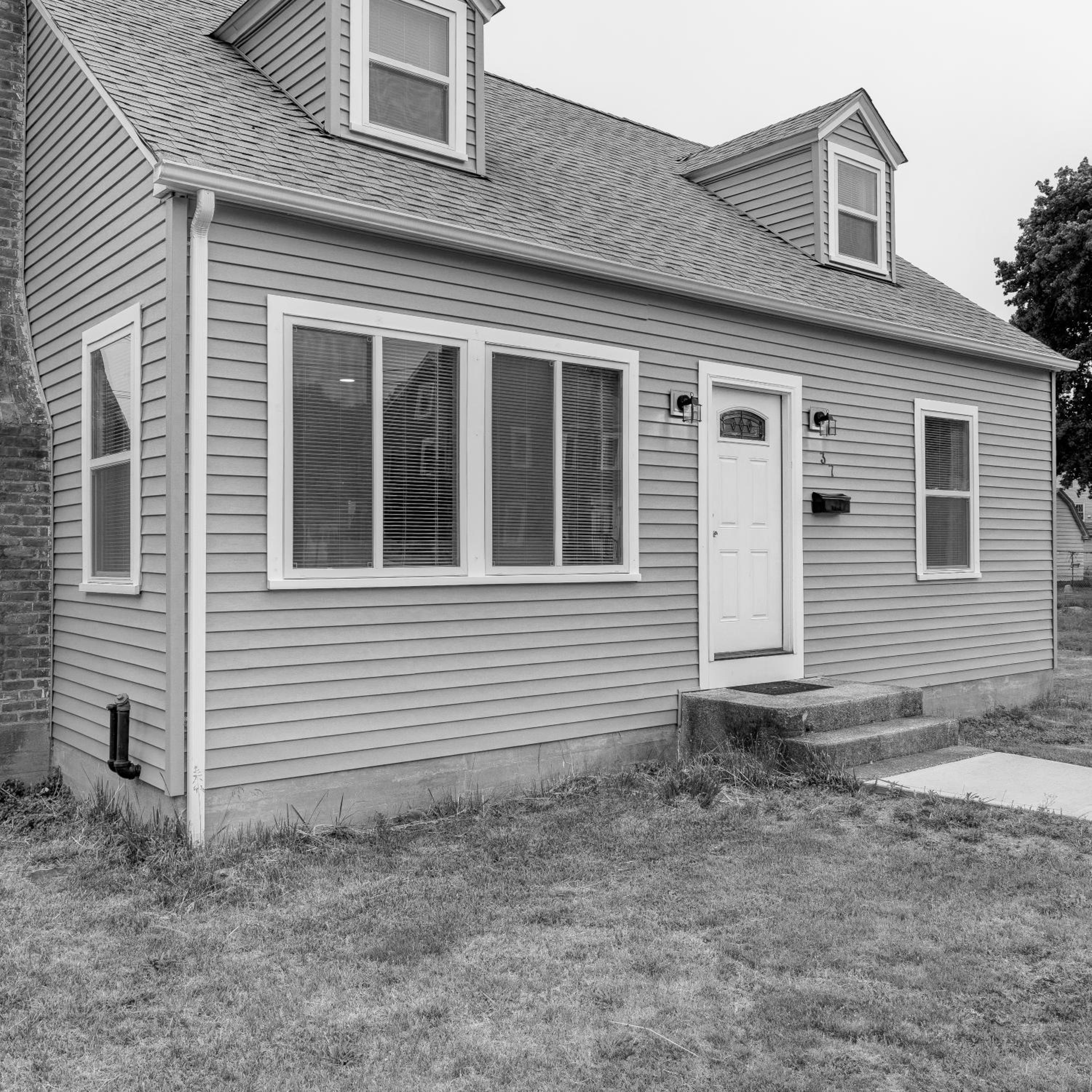 Four-Bedroom House - Photo 13