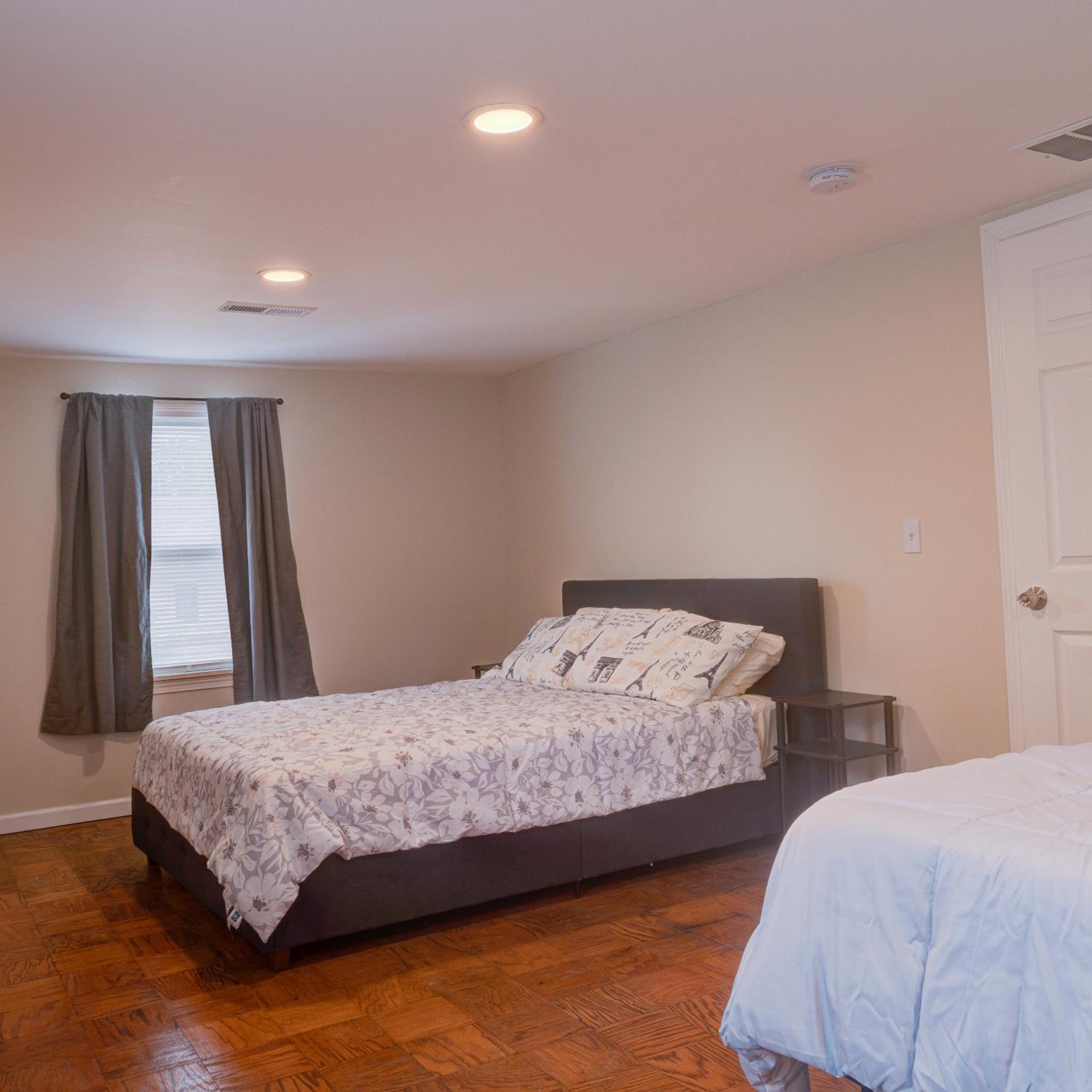 Four-Bedroom House - Photo 26