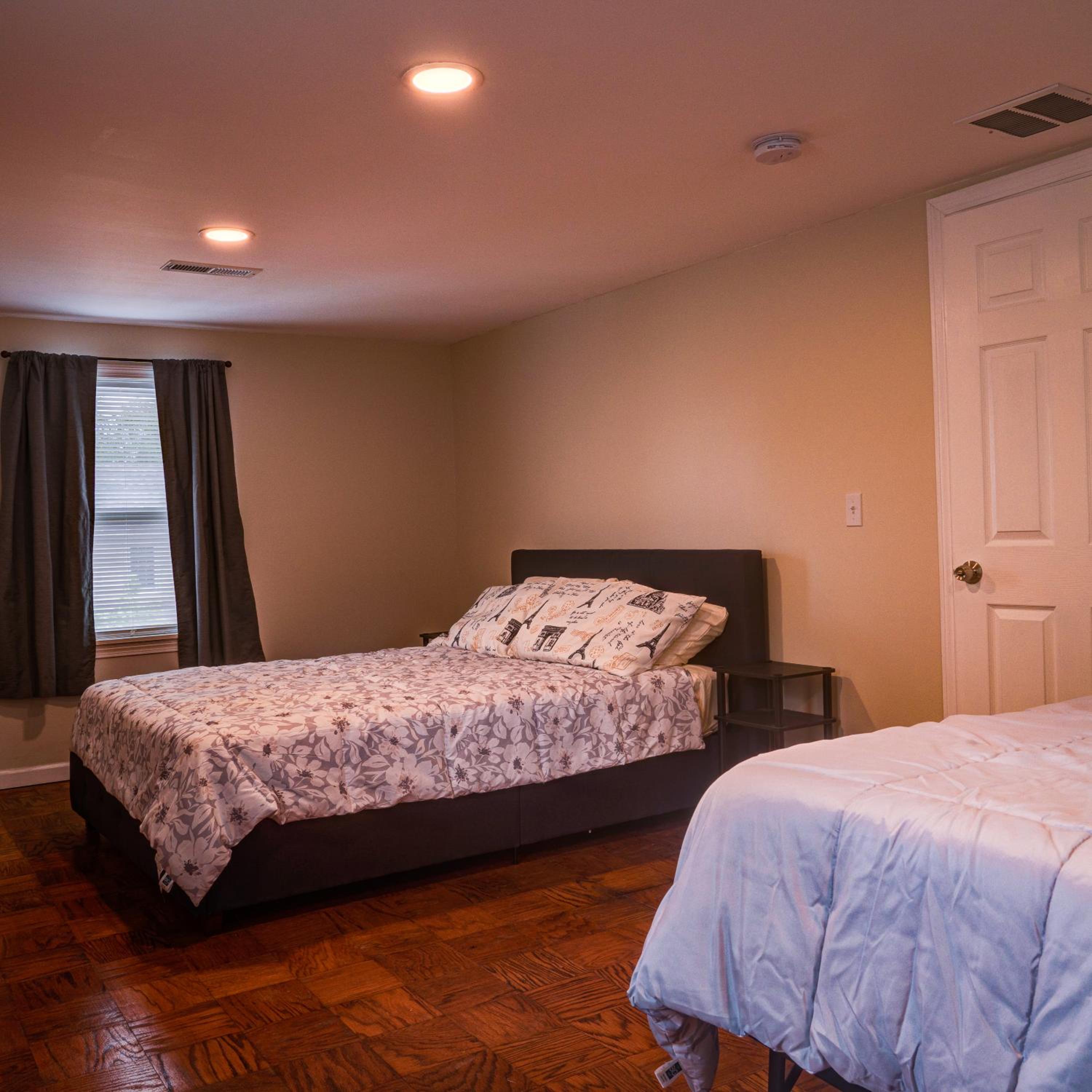 Four-Bedroom House - Photo 29