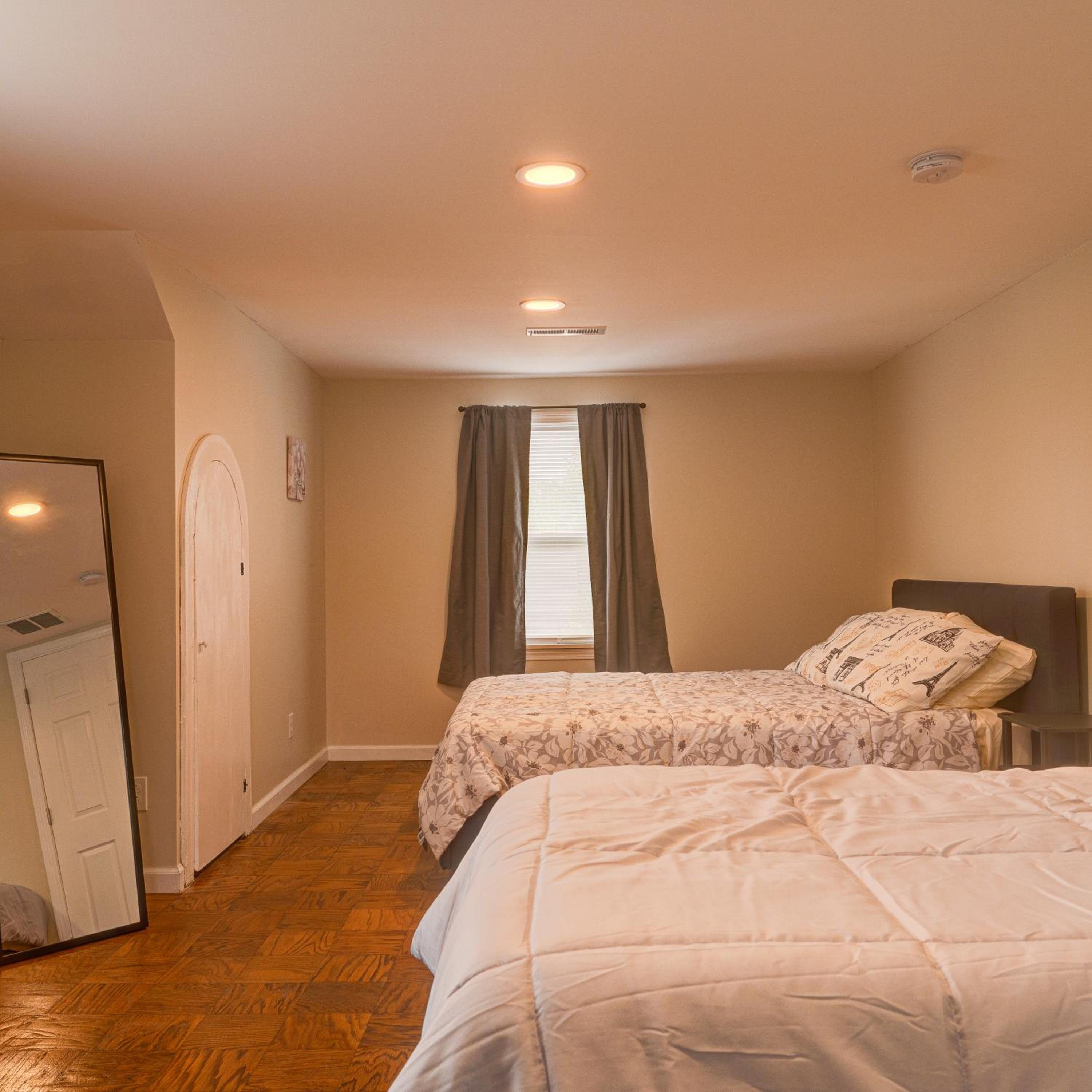 Four-Bedroom House - Photo 31