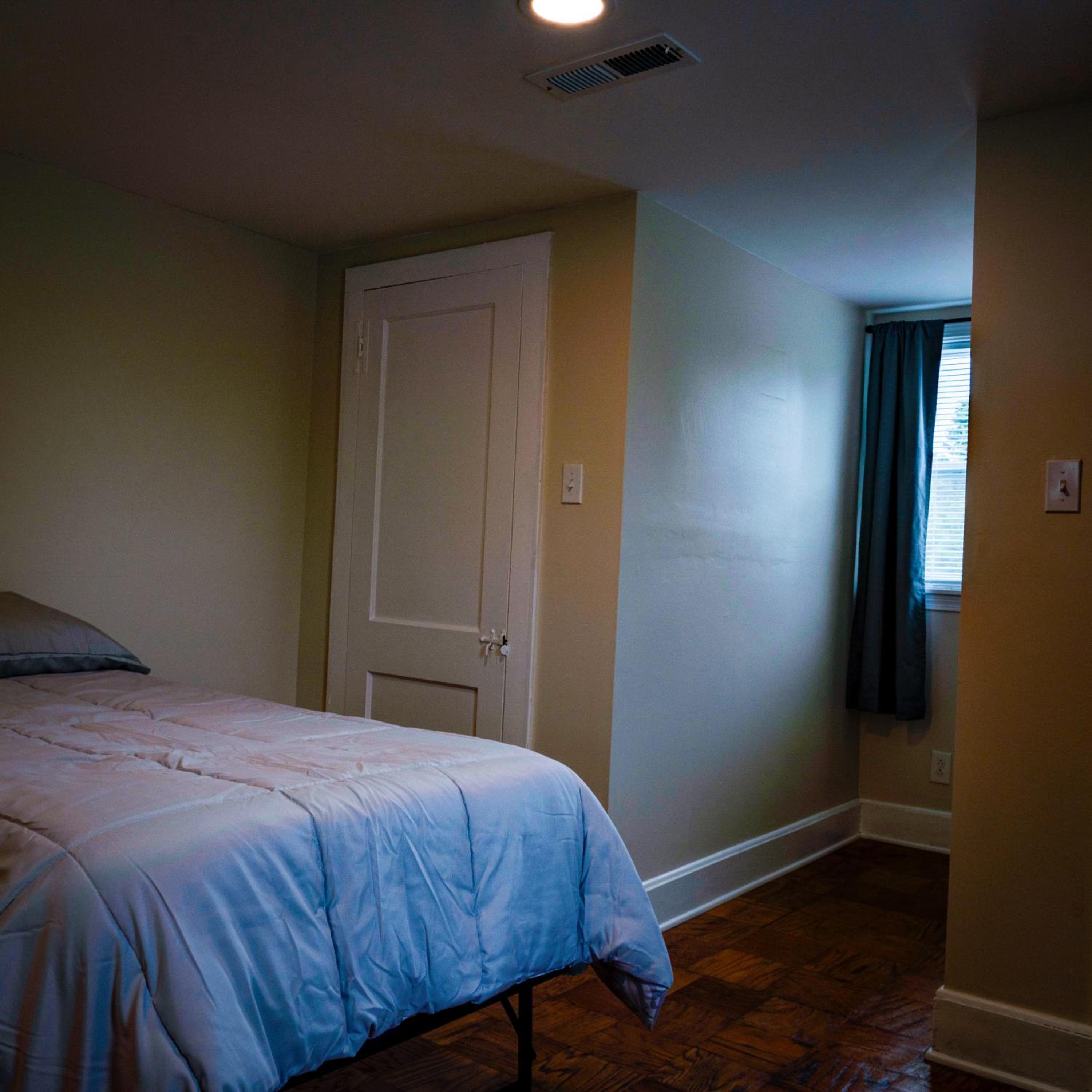 Four-Bedroom House - Photo 34
