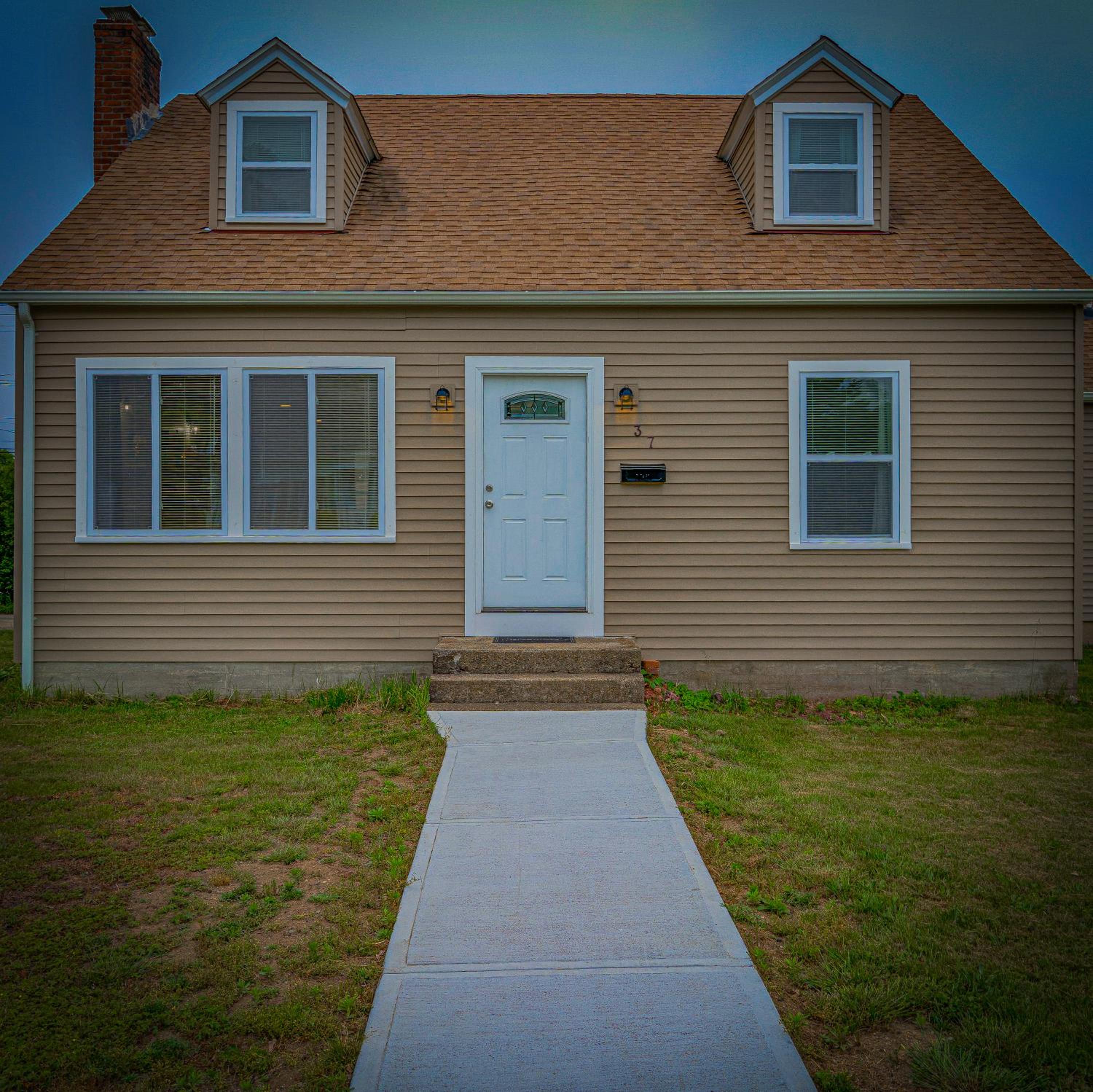 Four-Bedroom House - Photo 39