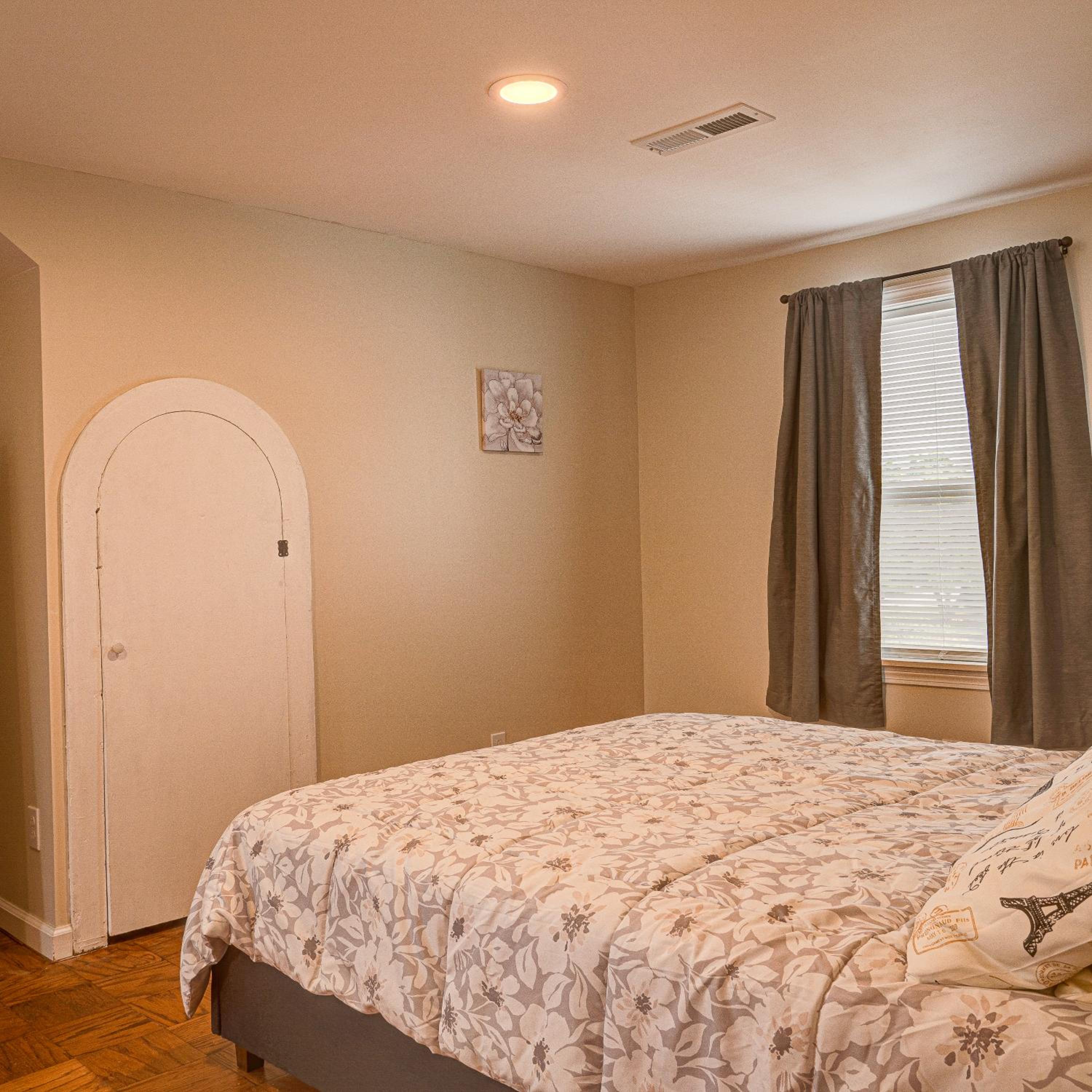 Four-Bedroom House - Photo 42