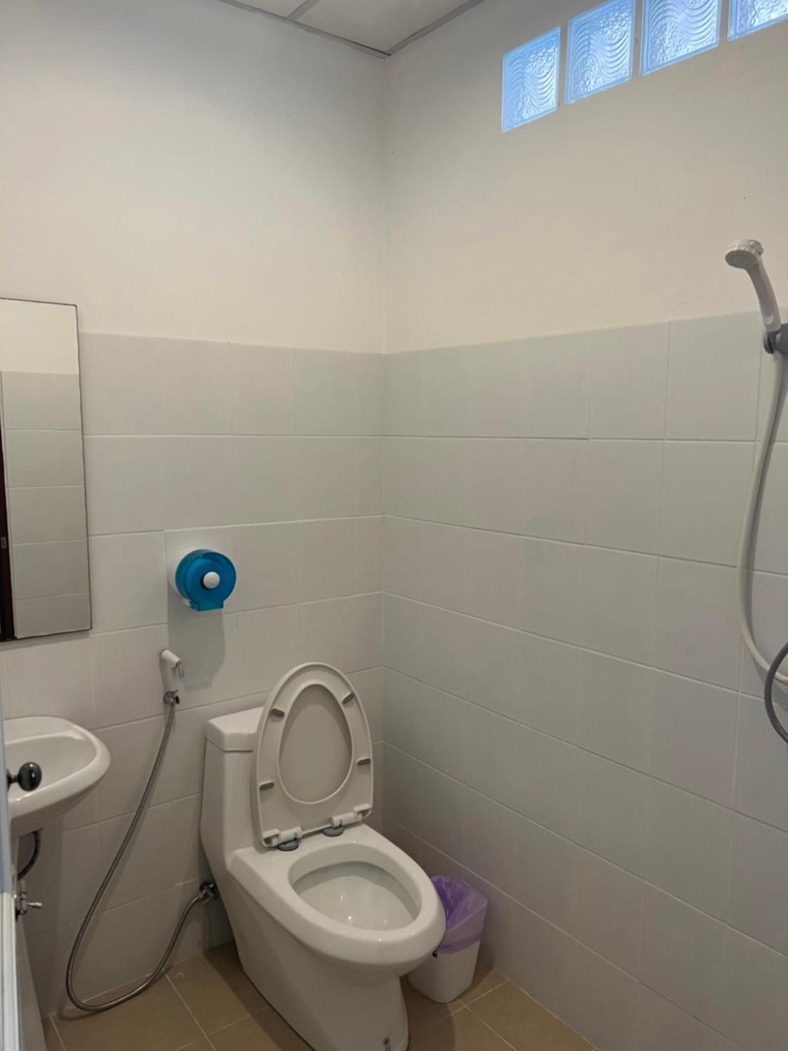 Standard Double or Twin Room - No Window photo 2