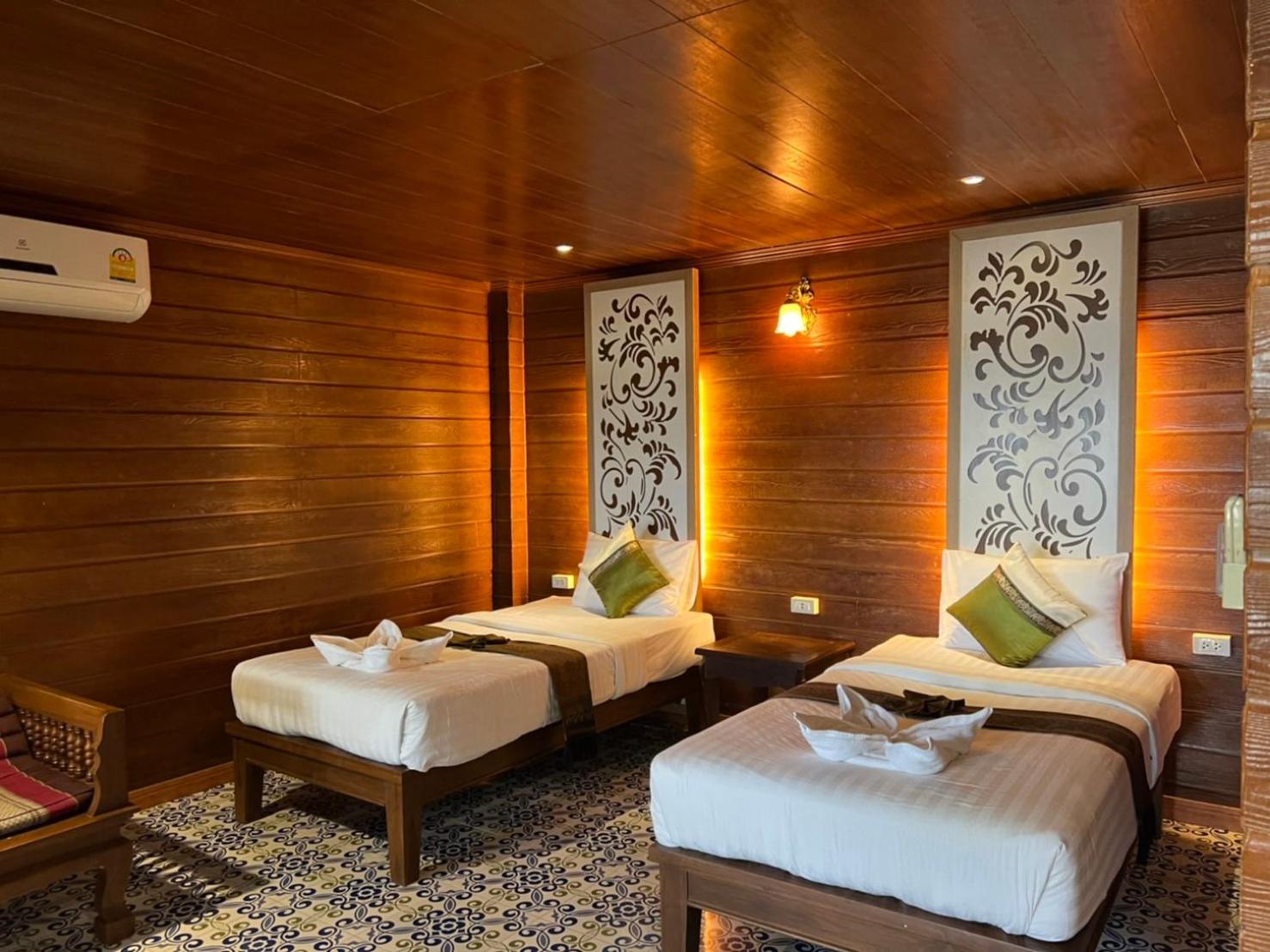 Bungalow Suite photo 2