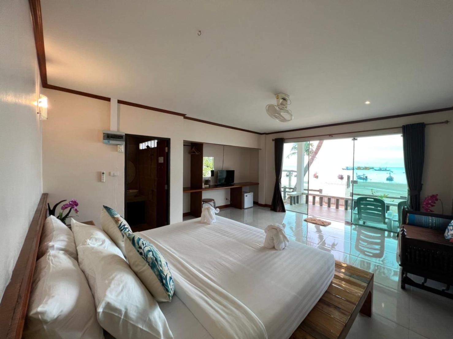 Seafront Bungalow photo 3