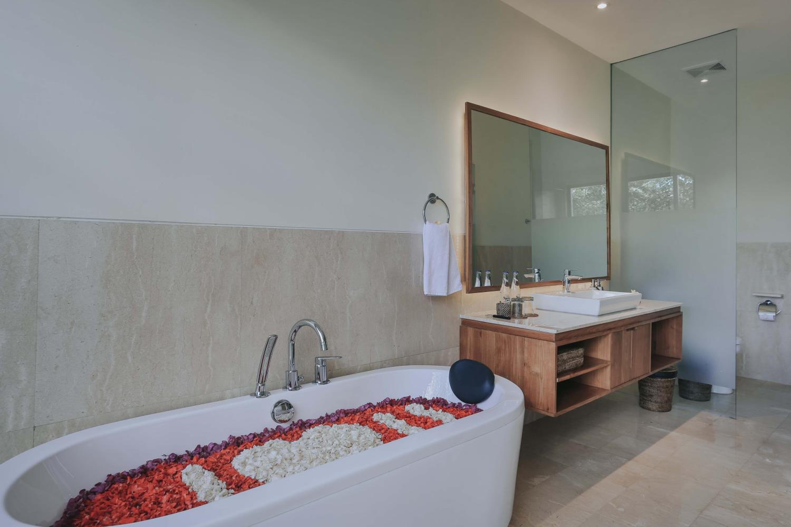 One-Bedroom Villa with Private Pool and Valley View - Photo 16