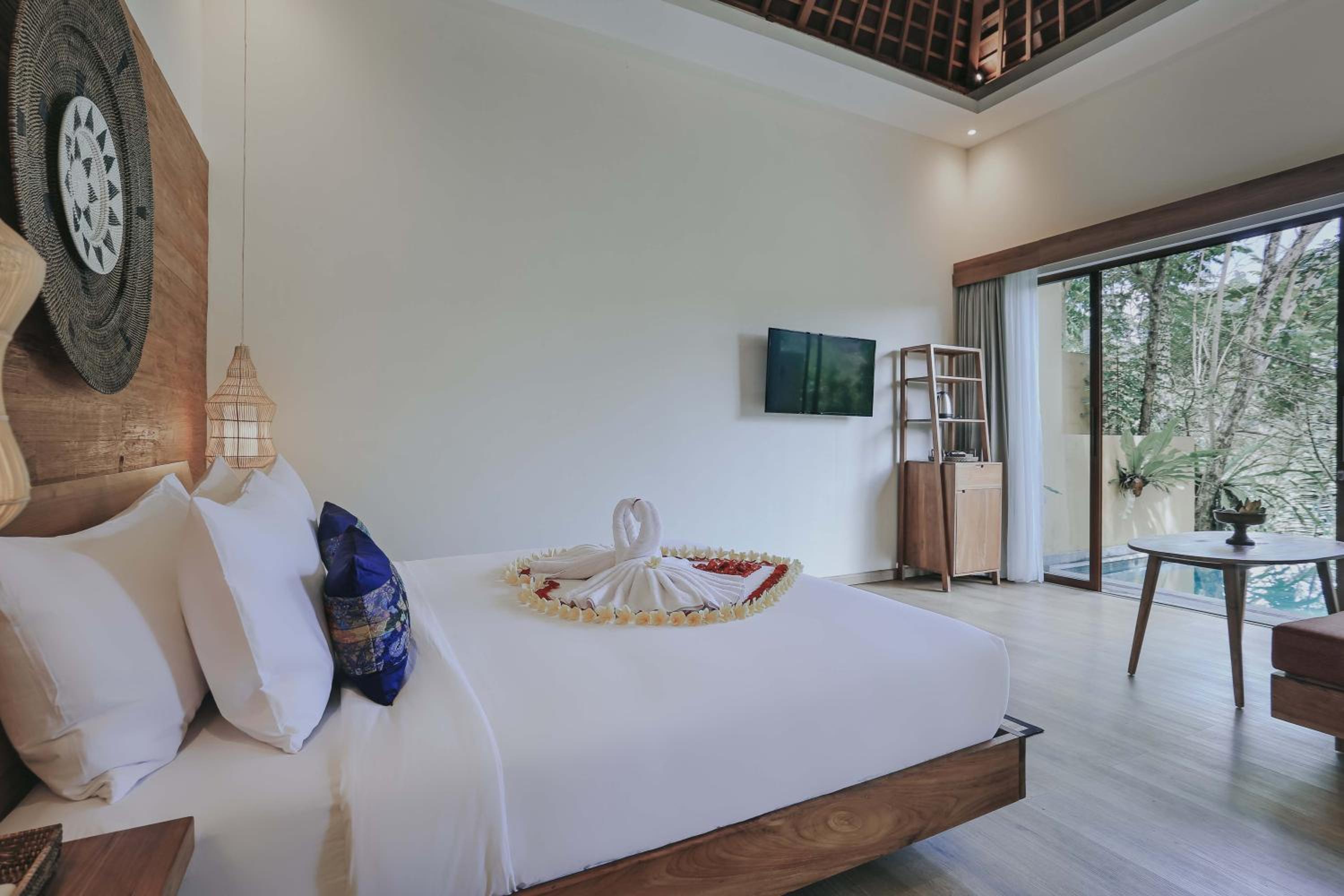 One-Bedroom Villa with Private Pool and Valley View - Photo 18