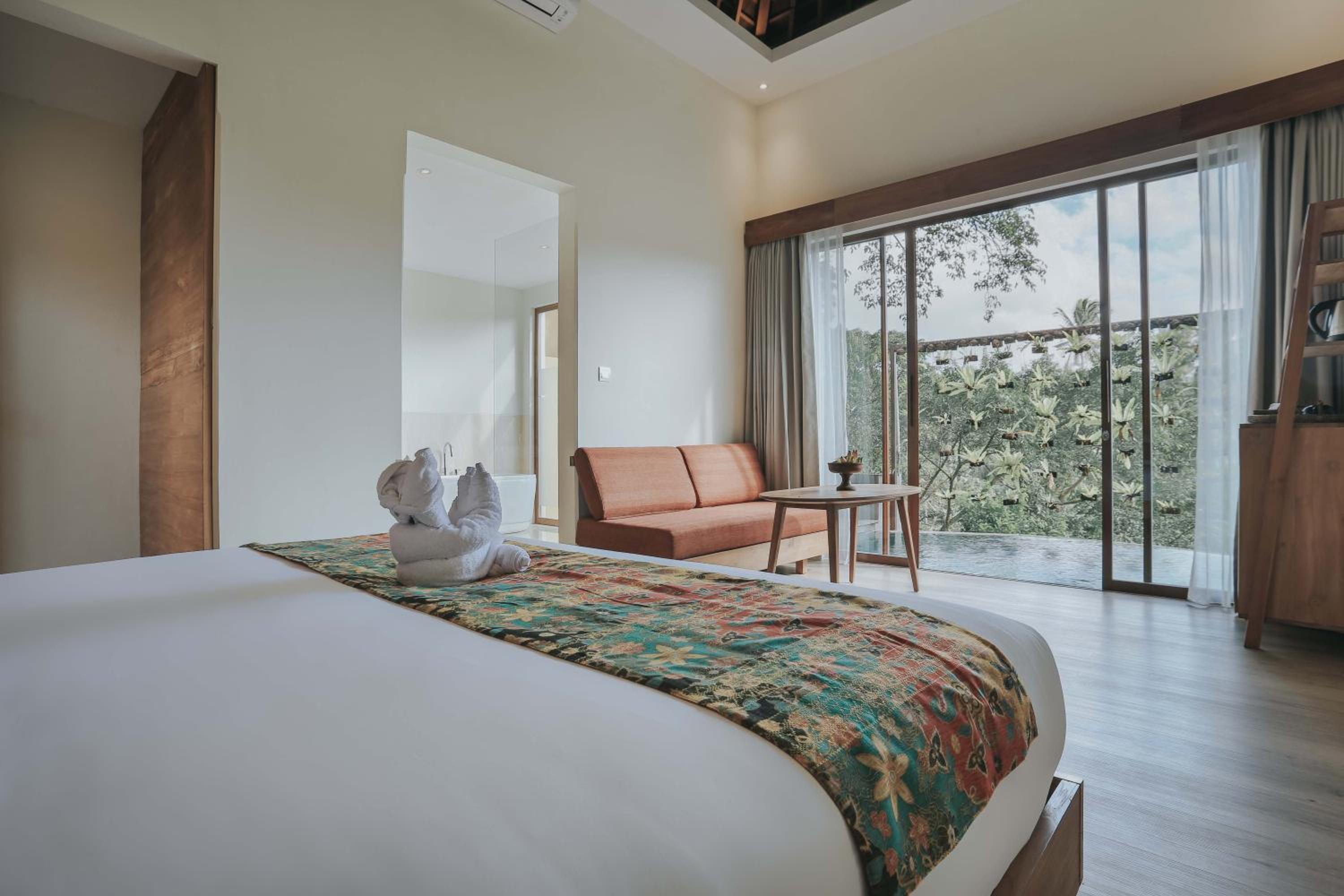 One-Bedroom Villa with Private Pool and Valley View - Photo 2