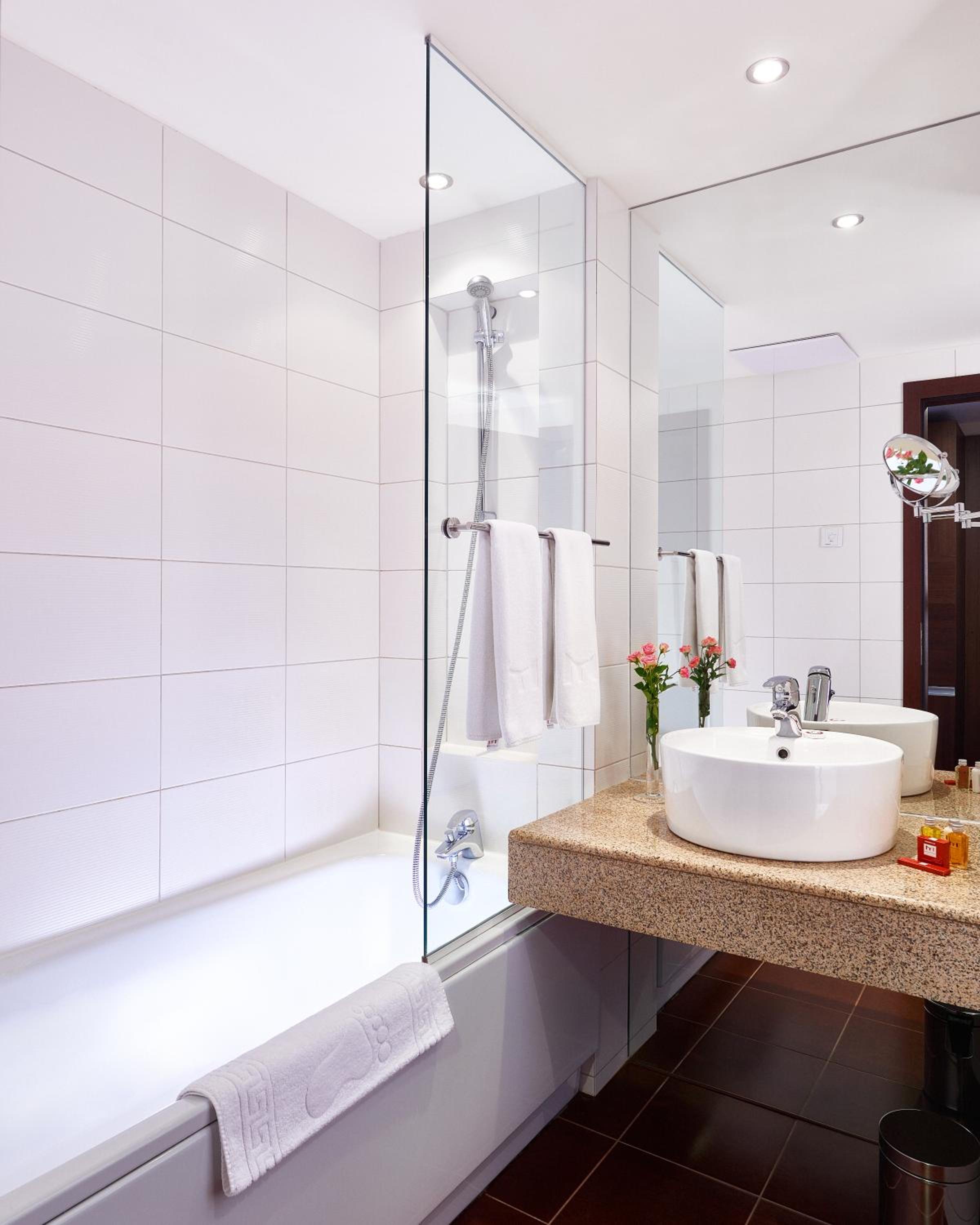Superior Room with City View - High Floor - Photo 5