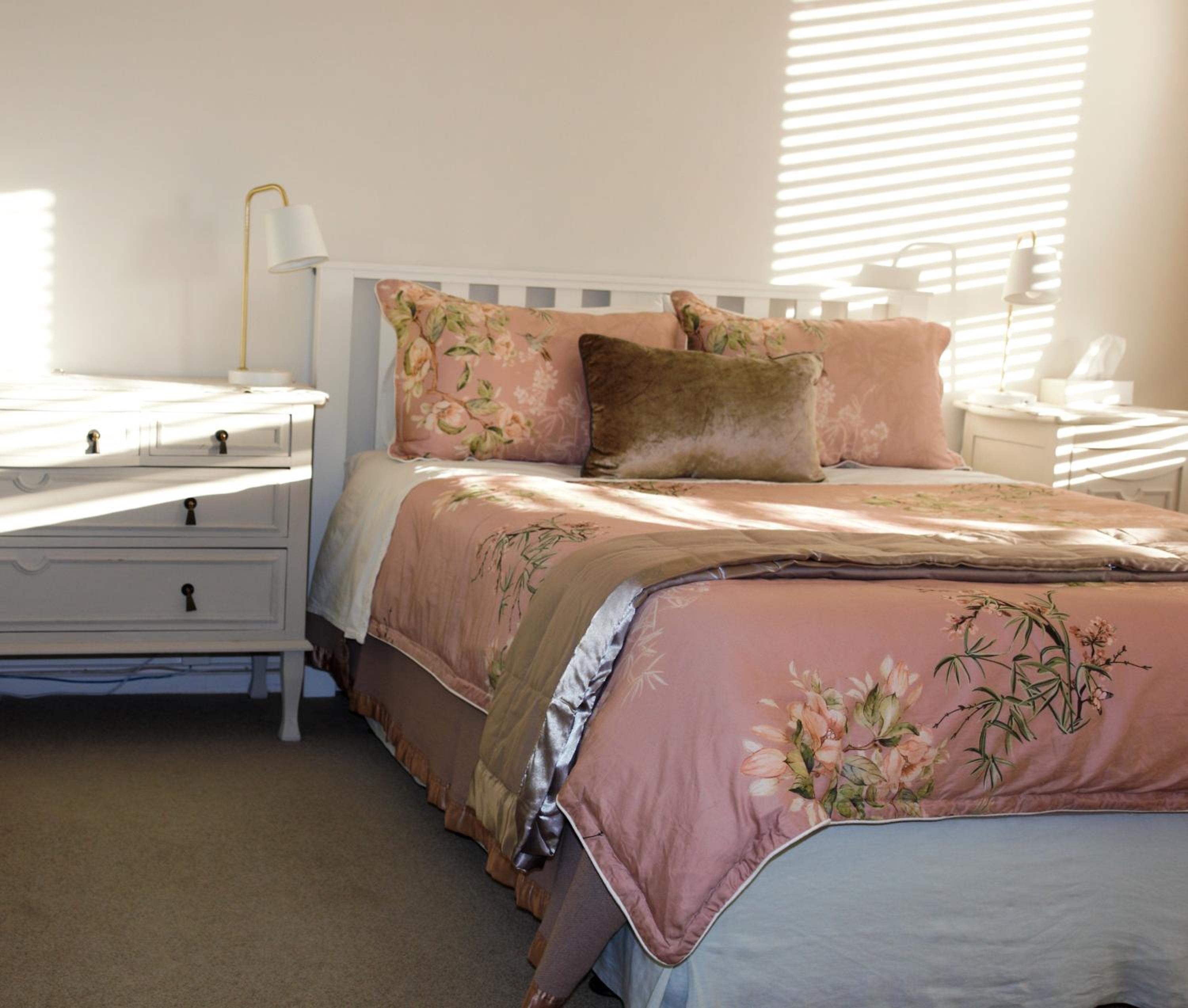 Queen Room with Garden View - Photo 4