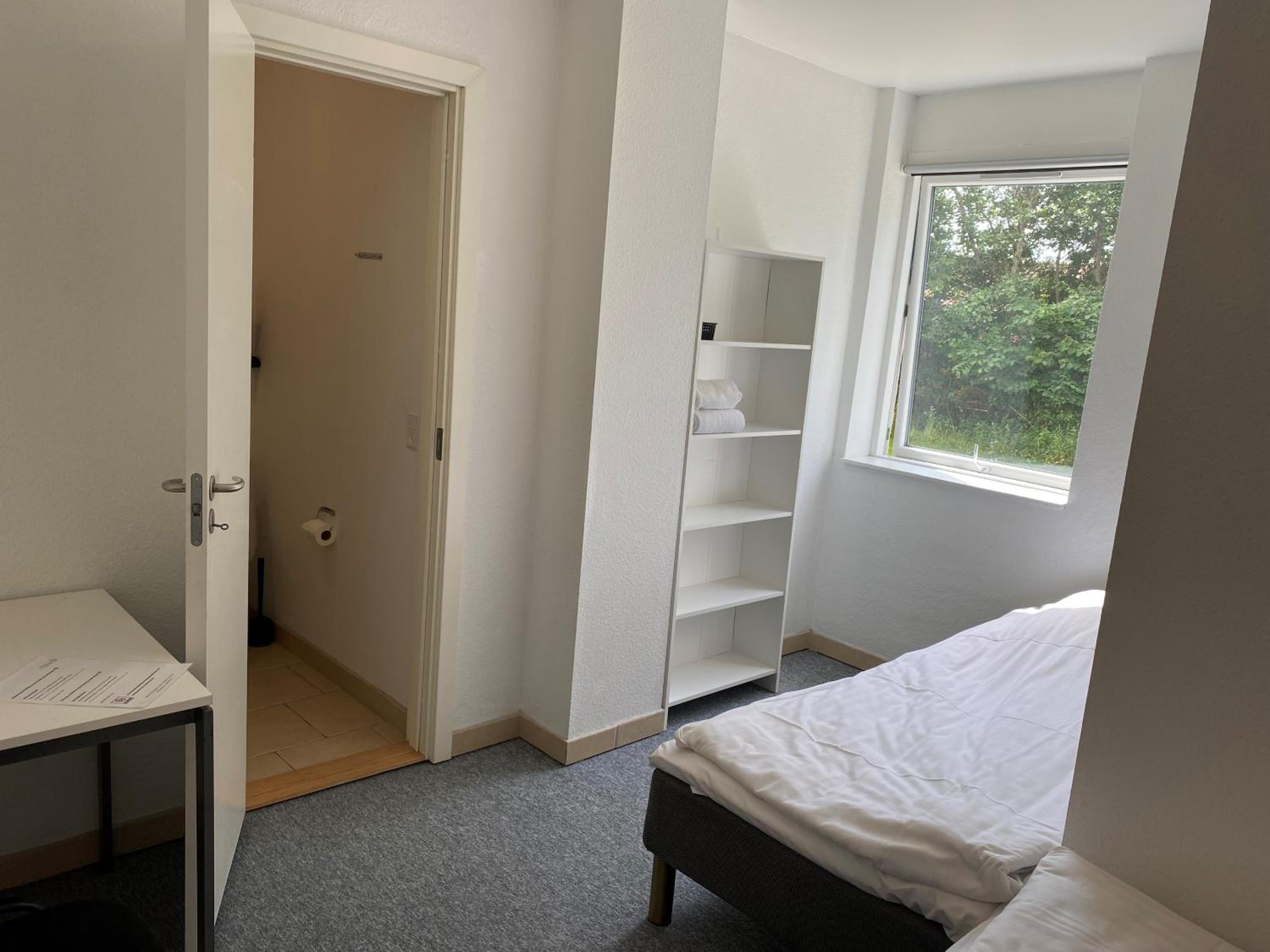 Twin Room With Bathroom photo 2