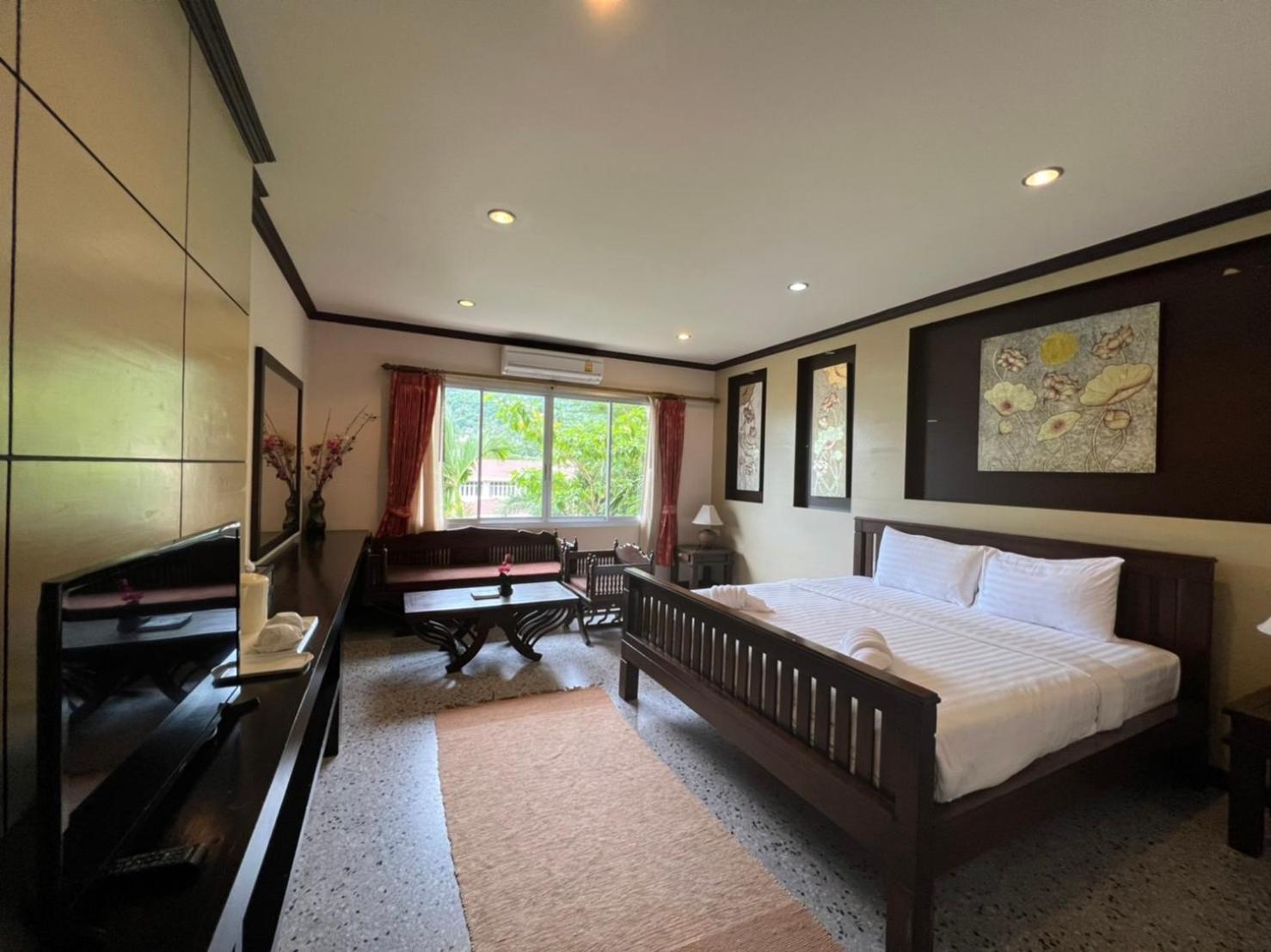 Deluxe Double or Twin Room