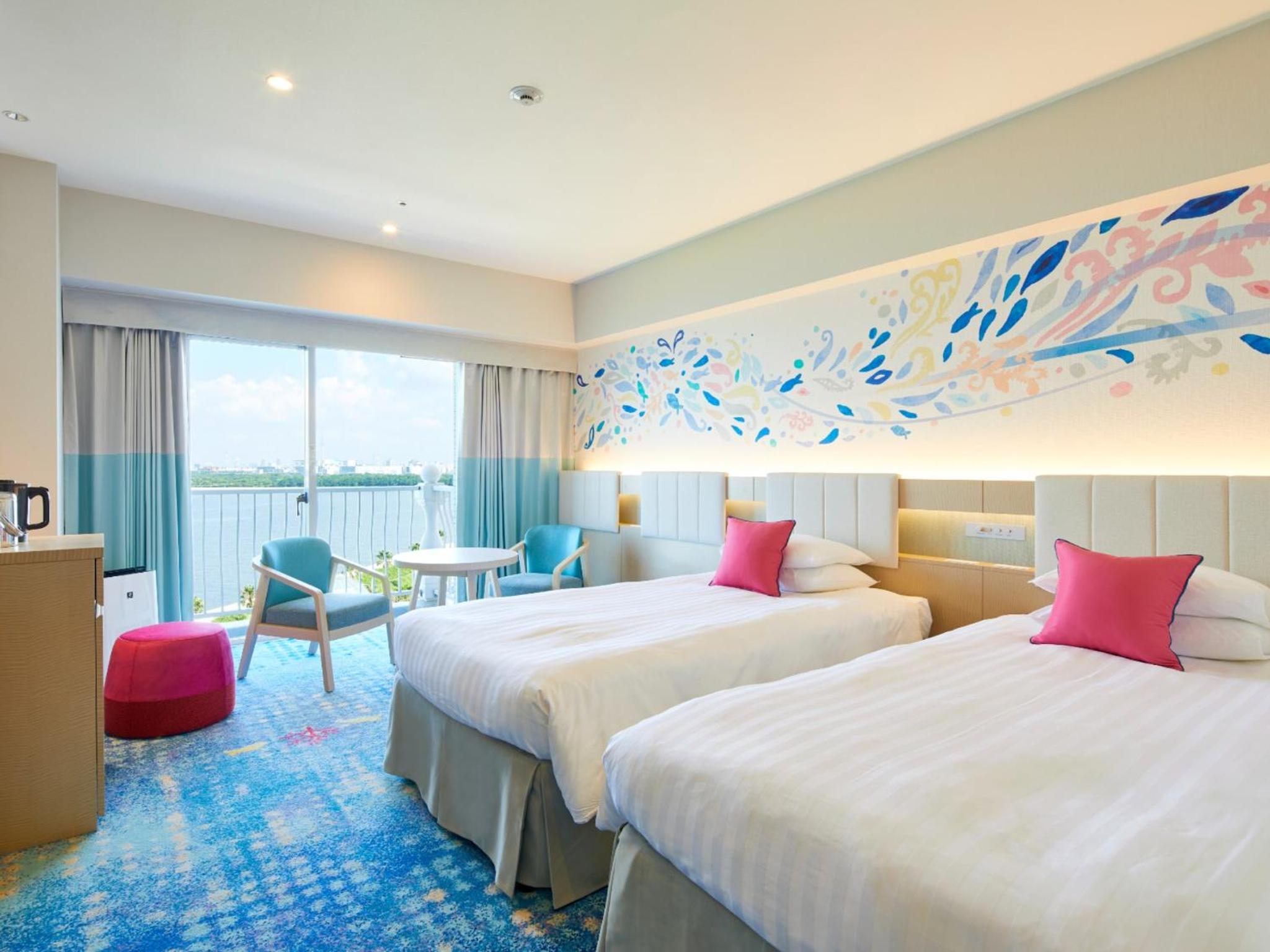 <7-10 Floor> Rainbow Superior Twin Room with Park View or Bay View - Non Smoking