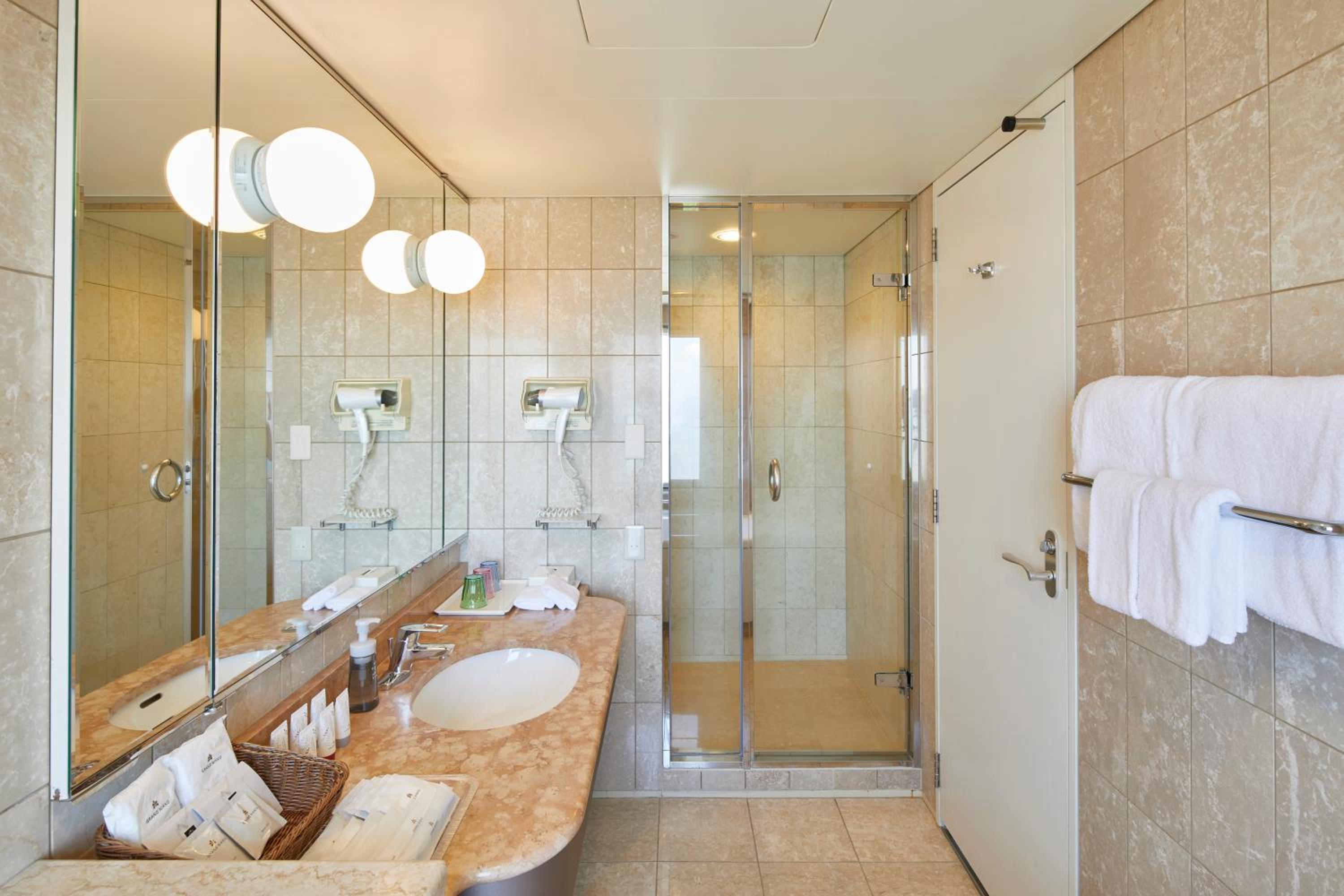 <7-10 Floor> Rainbow Deluxe Twin Room with Bay View - Non Smoking  photo 2
