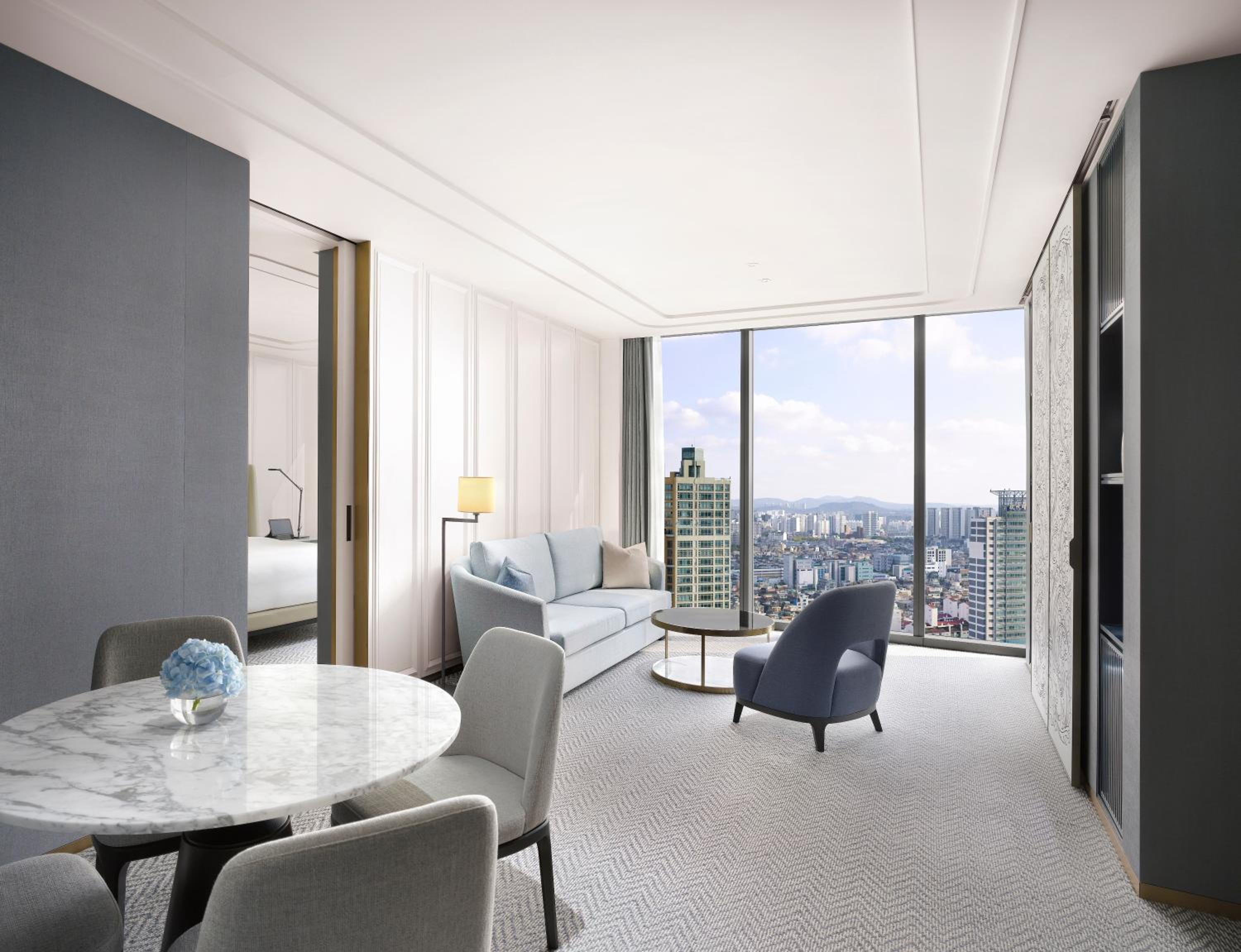 Prestige Family King Suite with Sofa Bed and Lake View - Photo 6