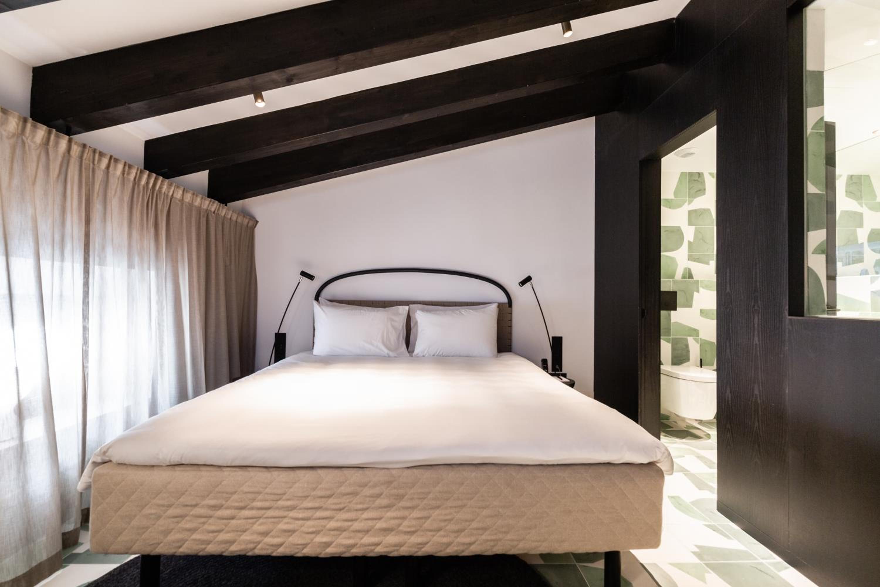 Double Attic Room - Photo 6