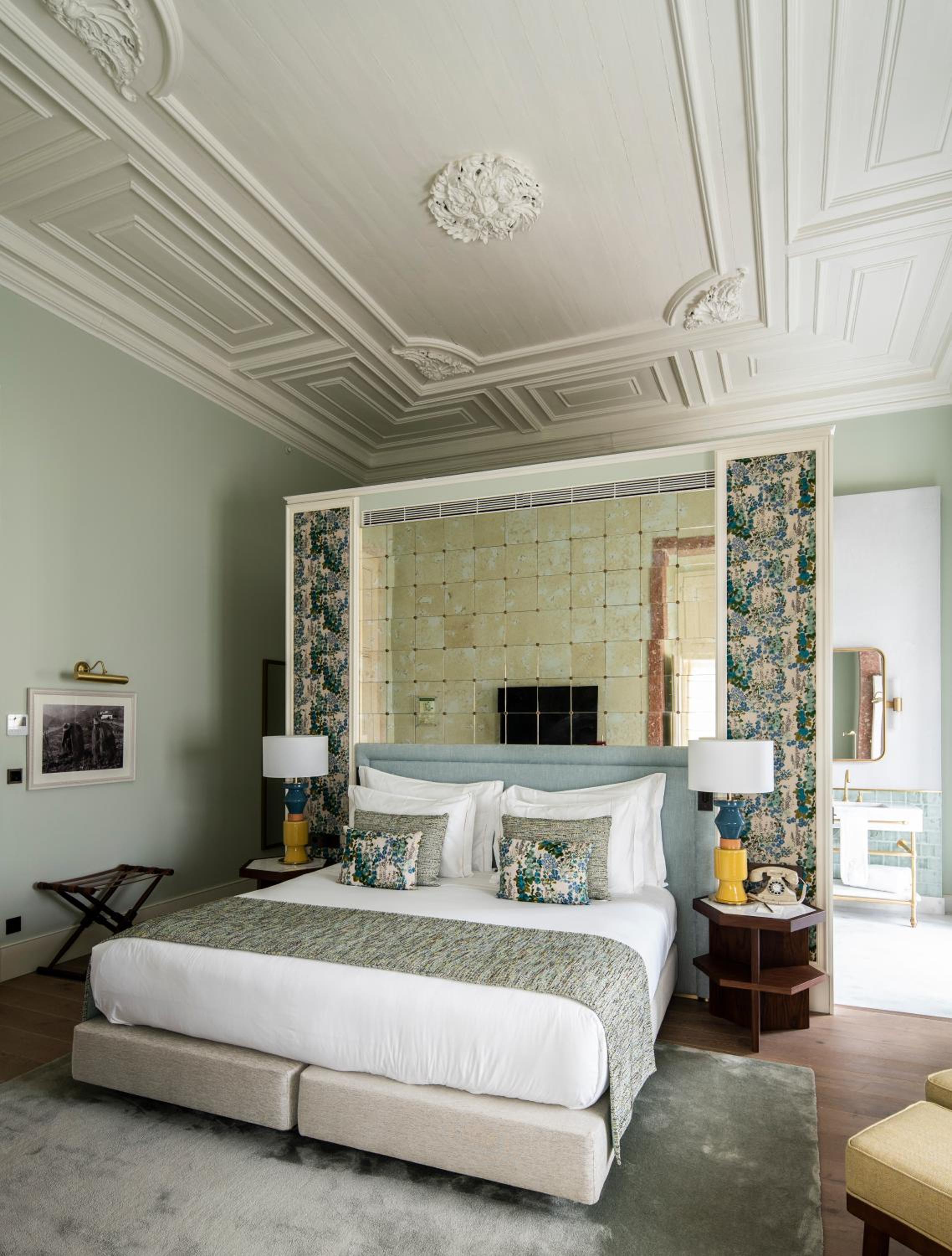 Deluxe Double or Twin Room - Photo 7