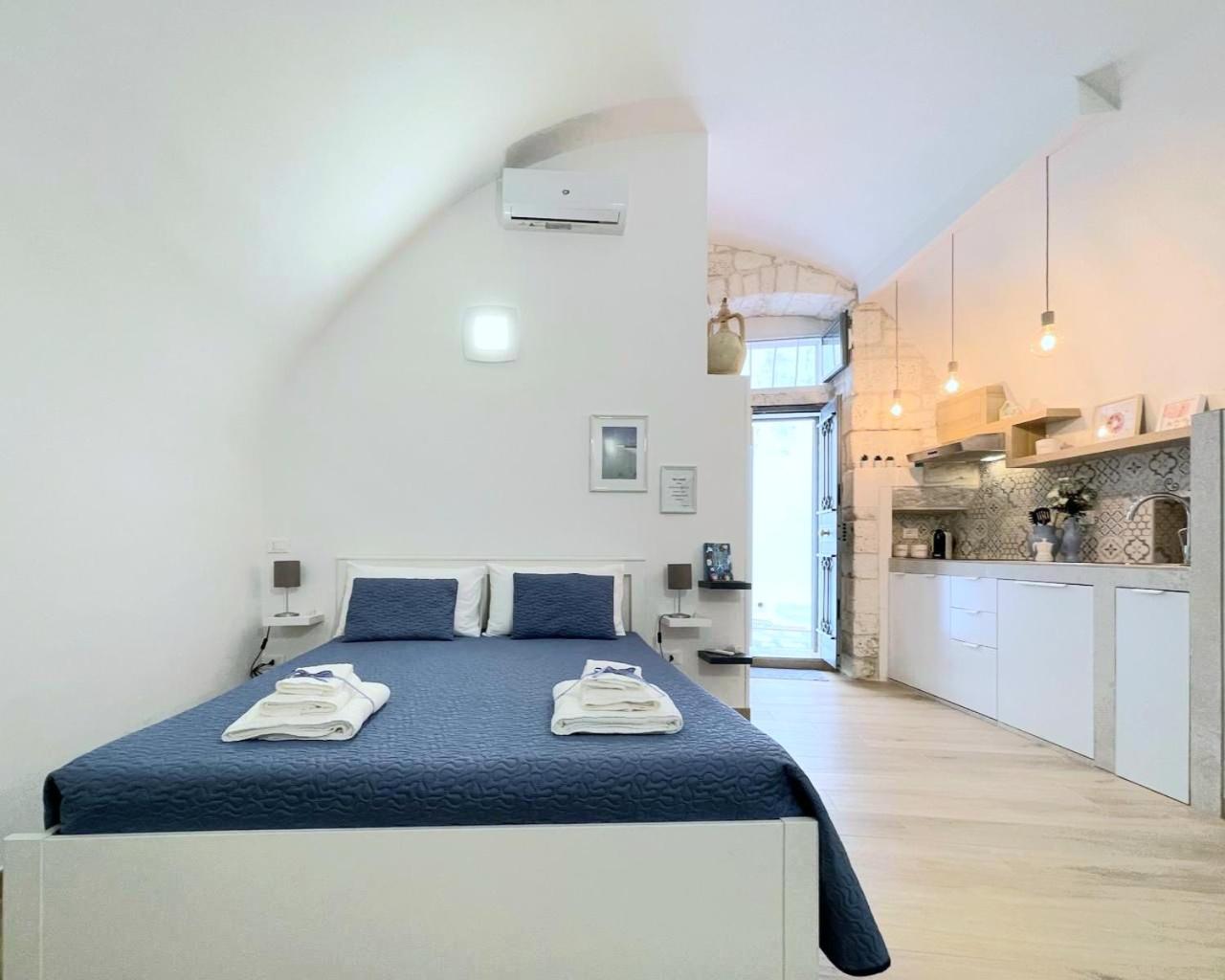 One-Bedroom House photo 1