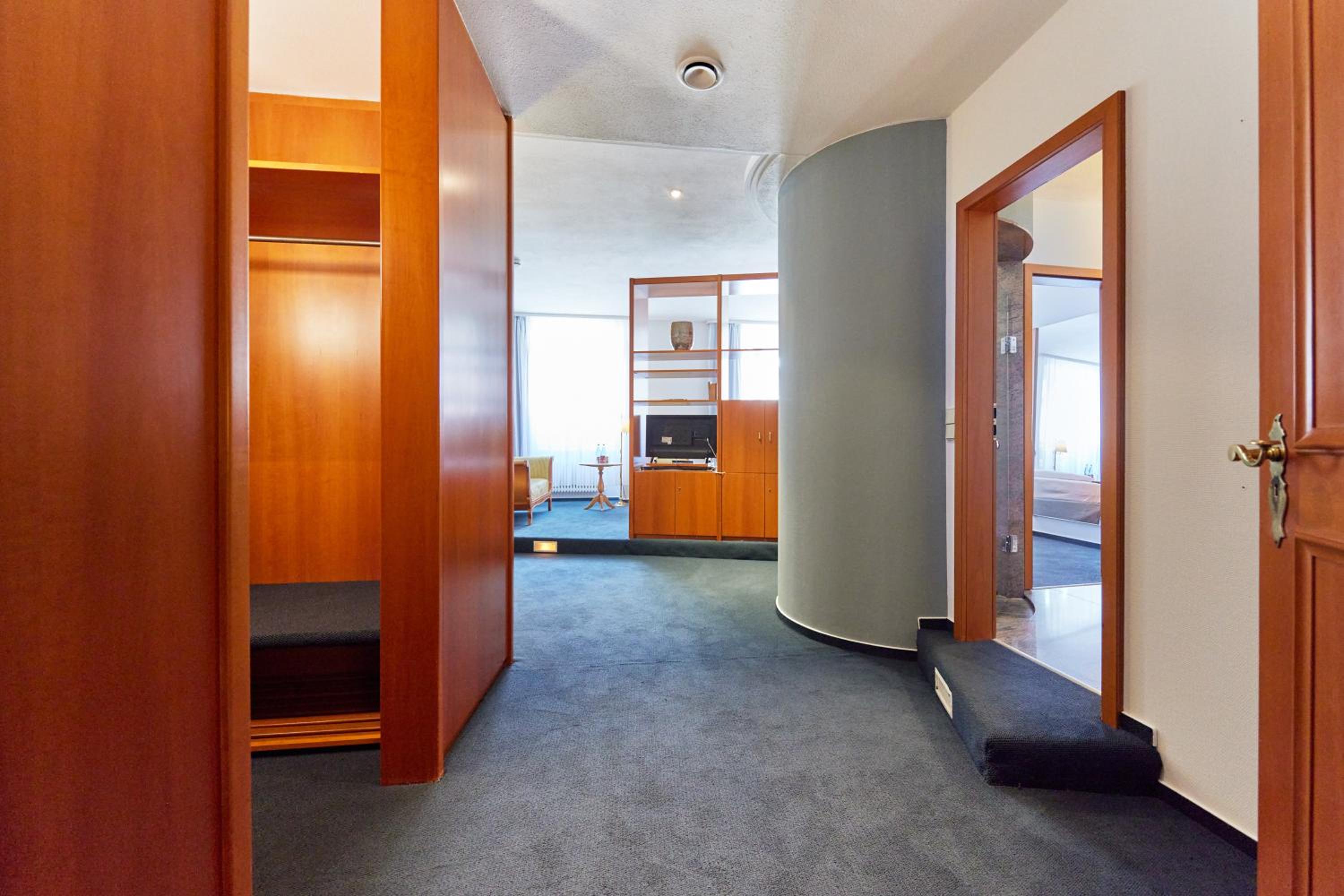 Suite - Photo 10