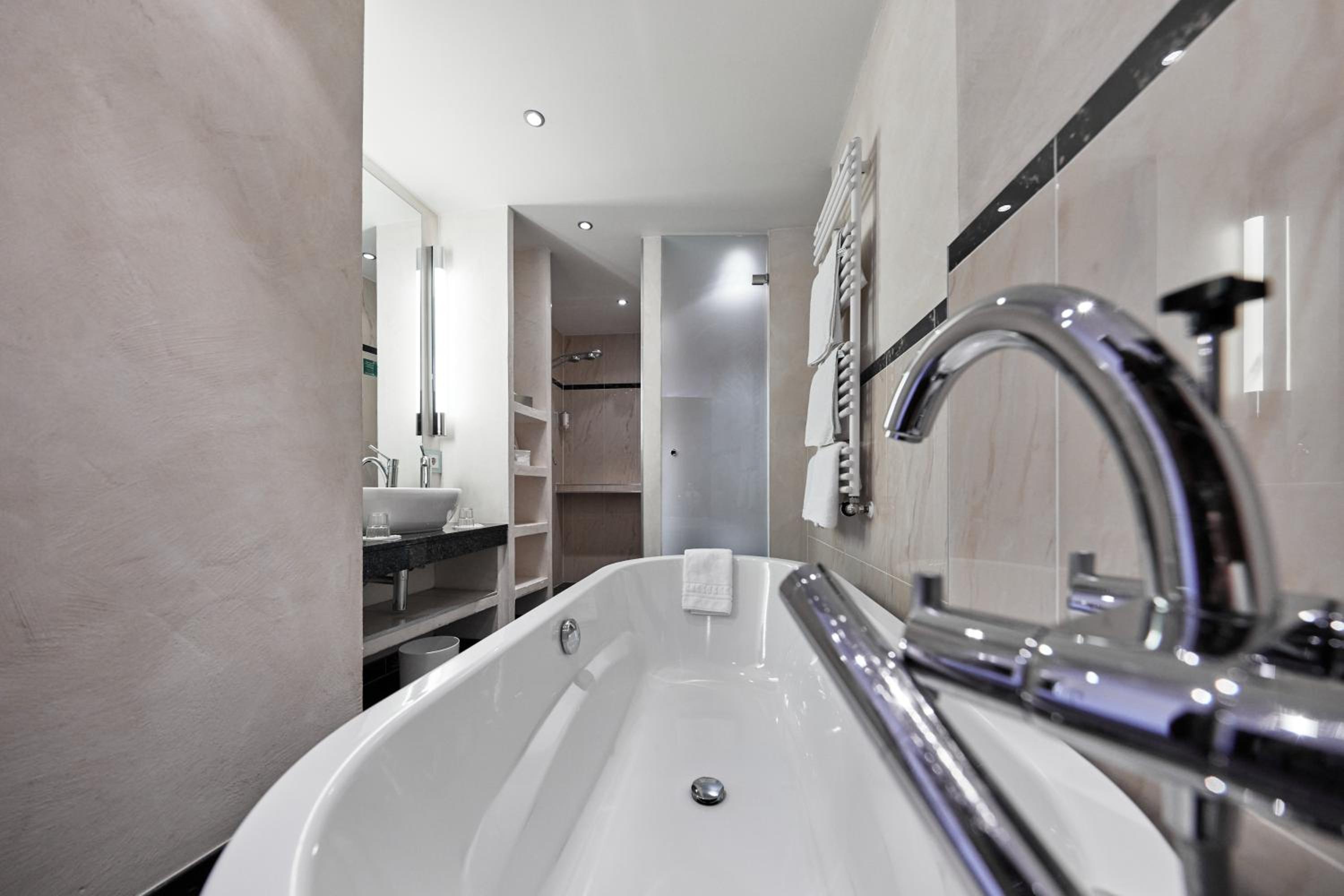 Comfort Double Room thumbnail 6
