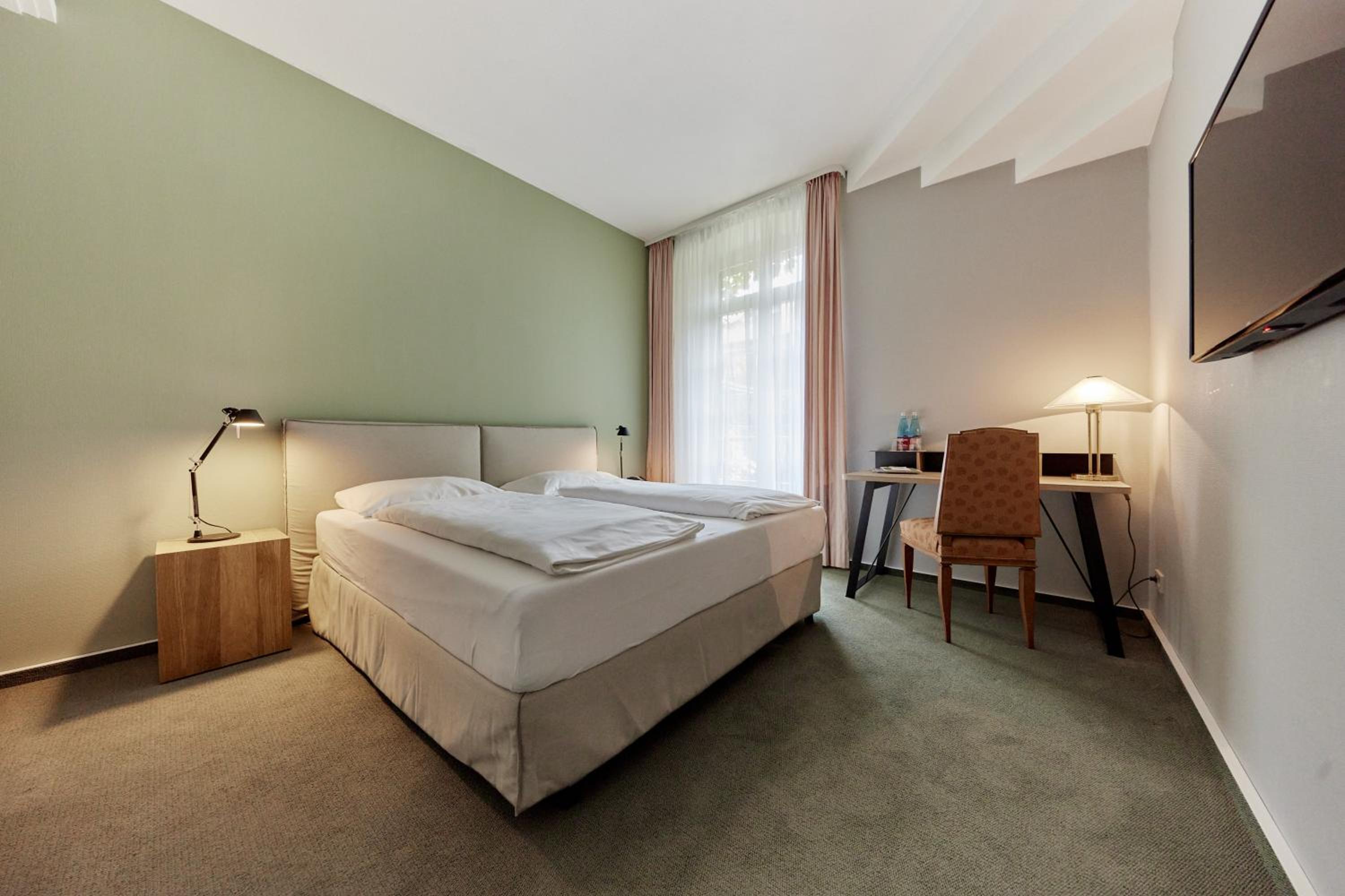 Standard Double Room - Photo 7