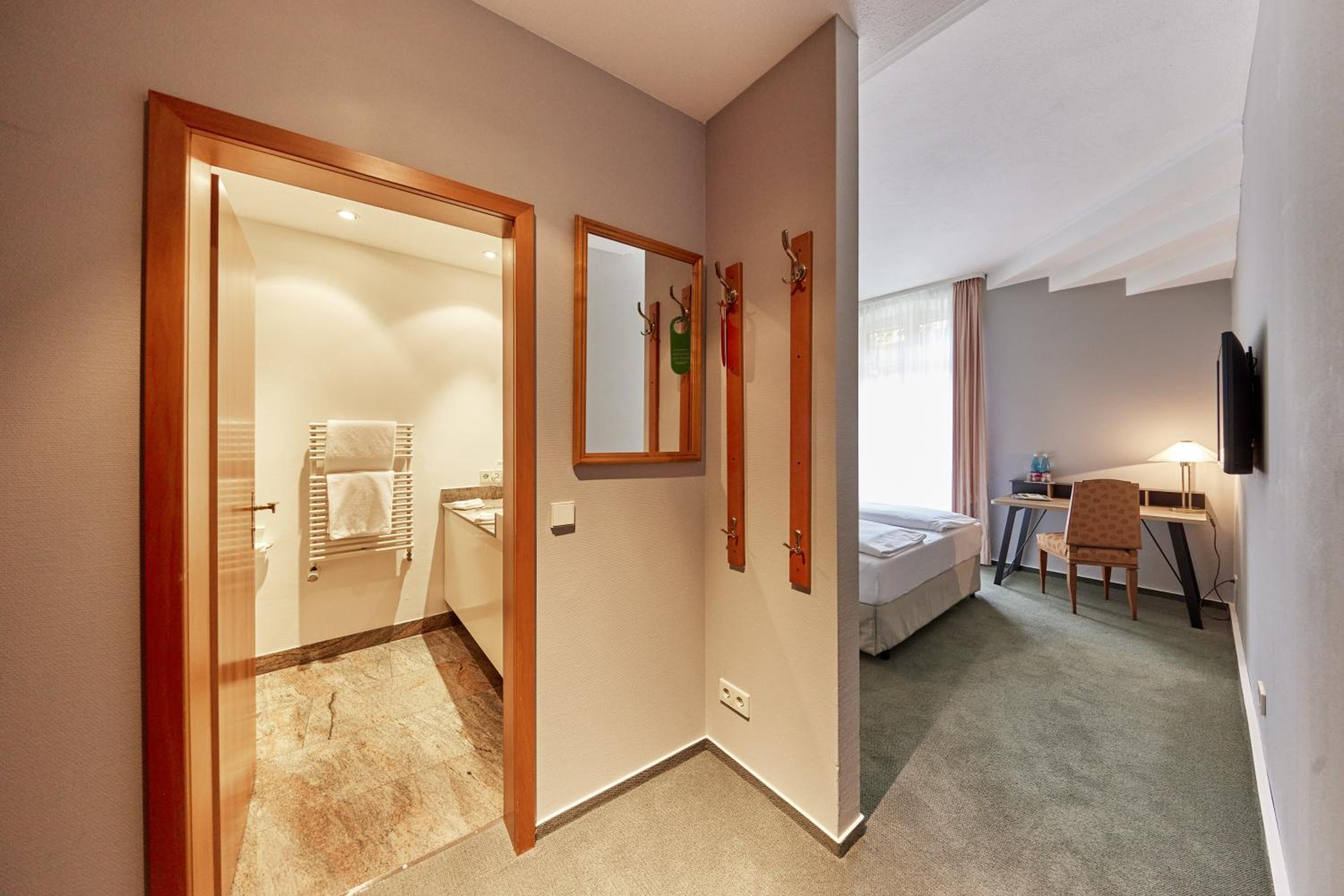 Standard Double Room - Photo 6