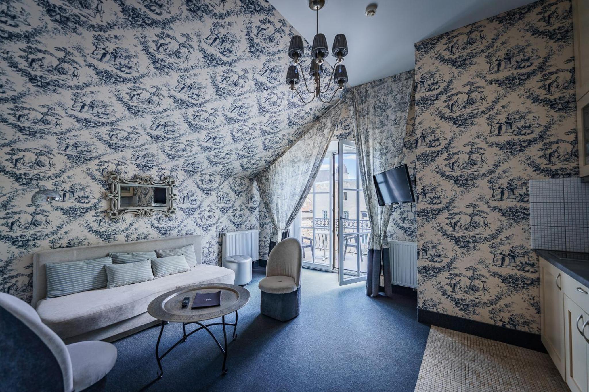 Deluxe Suite
