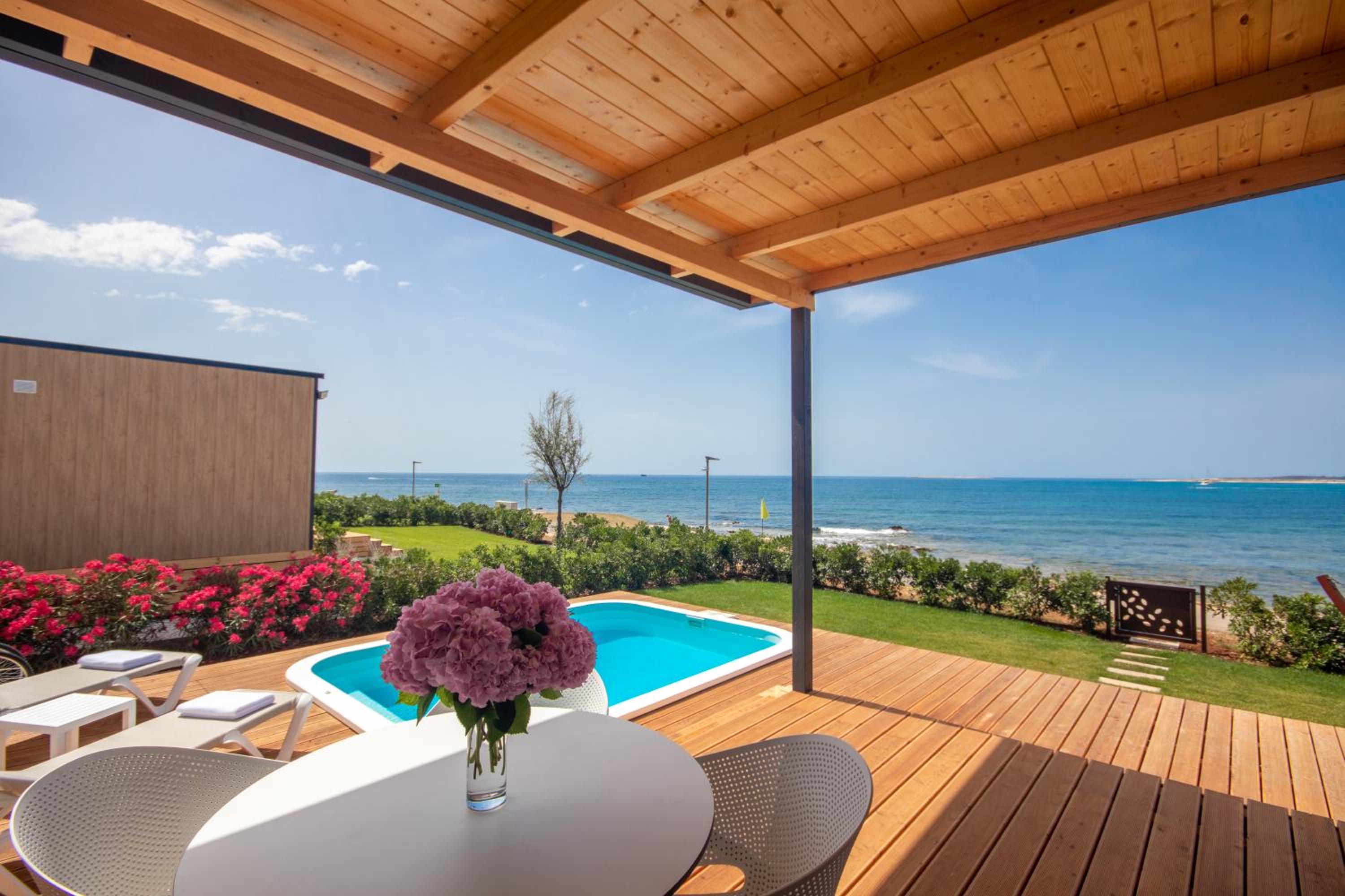 Deluxe Camping Villa With Private Pool - first row to the sea - Photo 8
