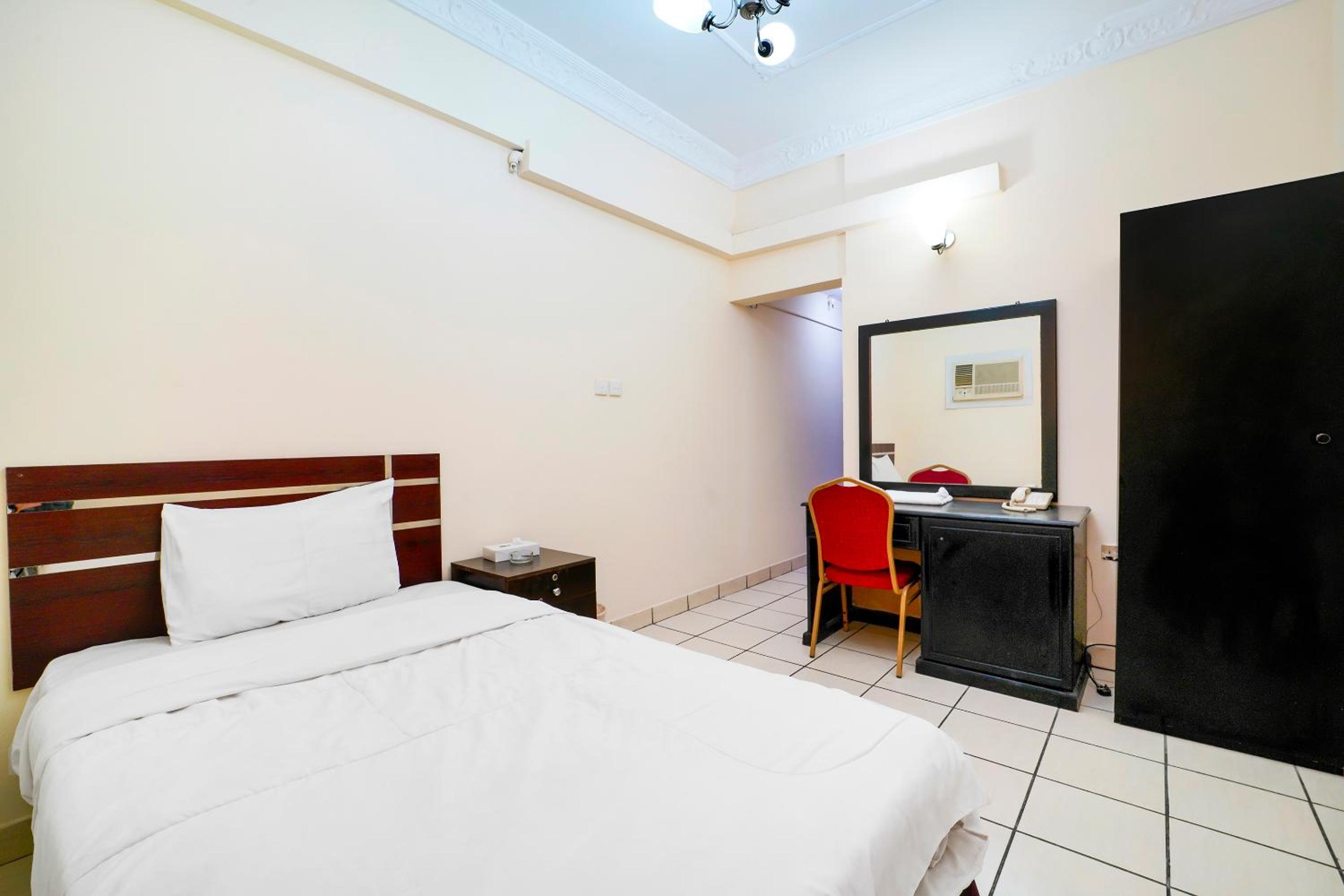 One-Bedroom Apartment - Photo 1
