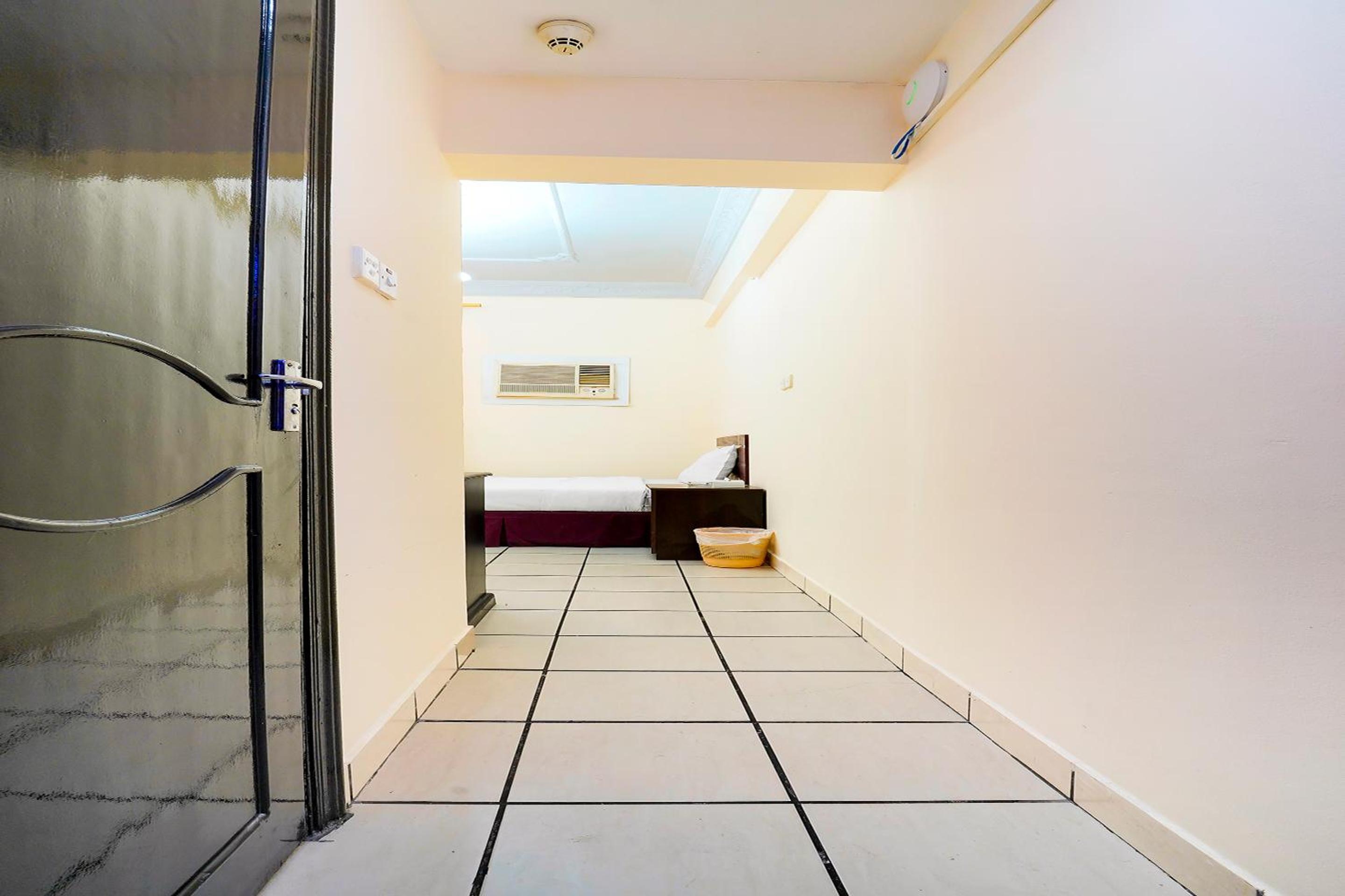 One-Bedroom Apartment - Photo 3