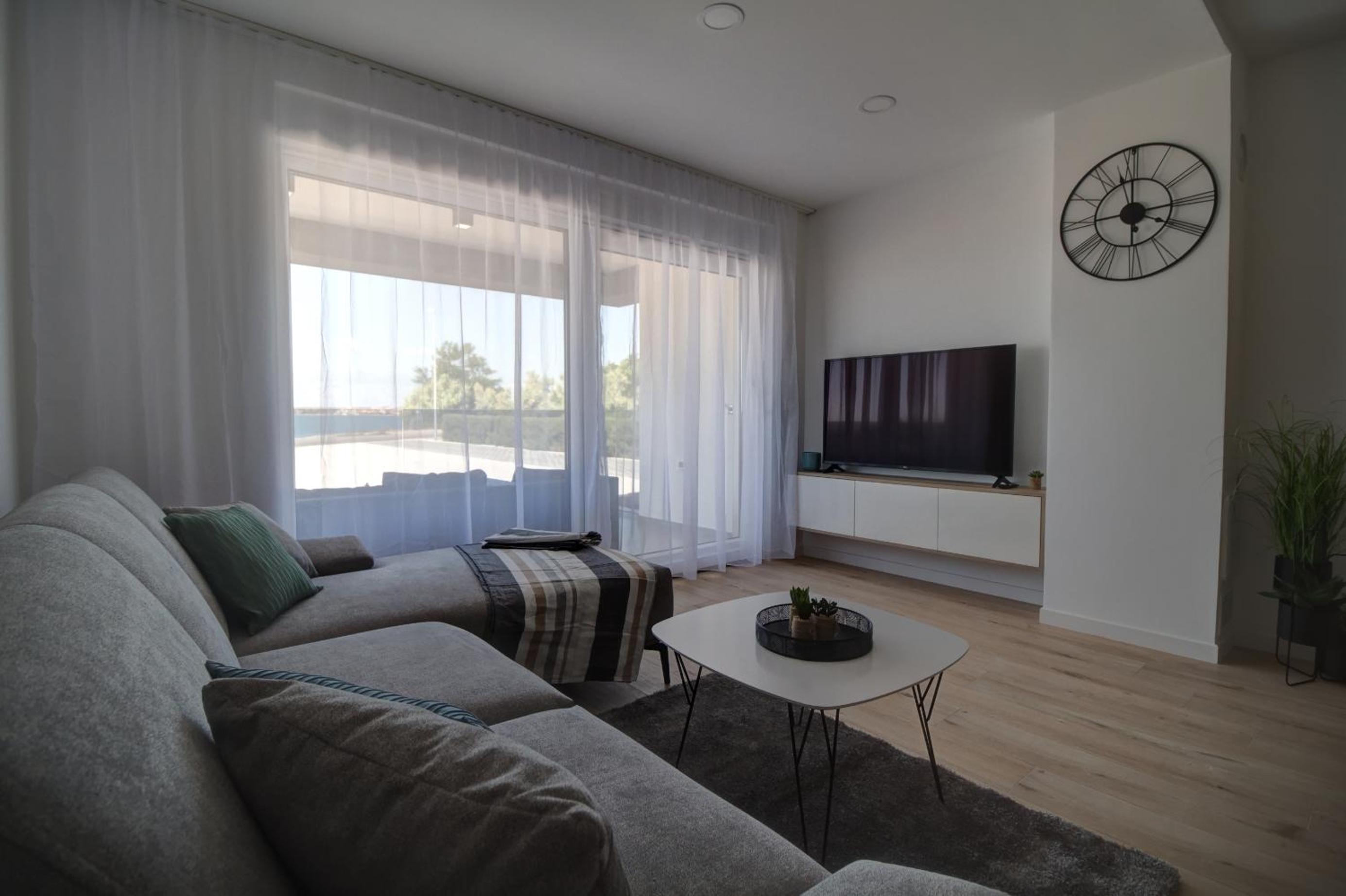 Two-Bedroom Apartment With Sea View photo 2