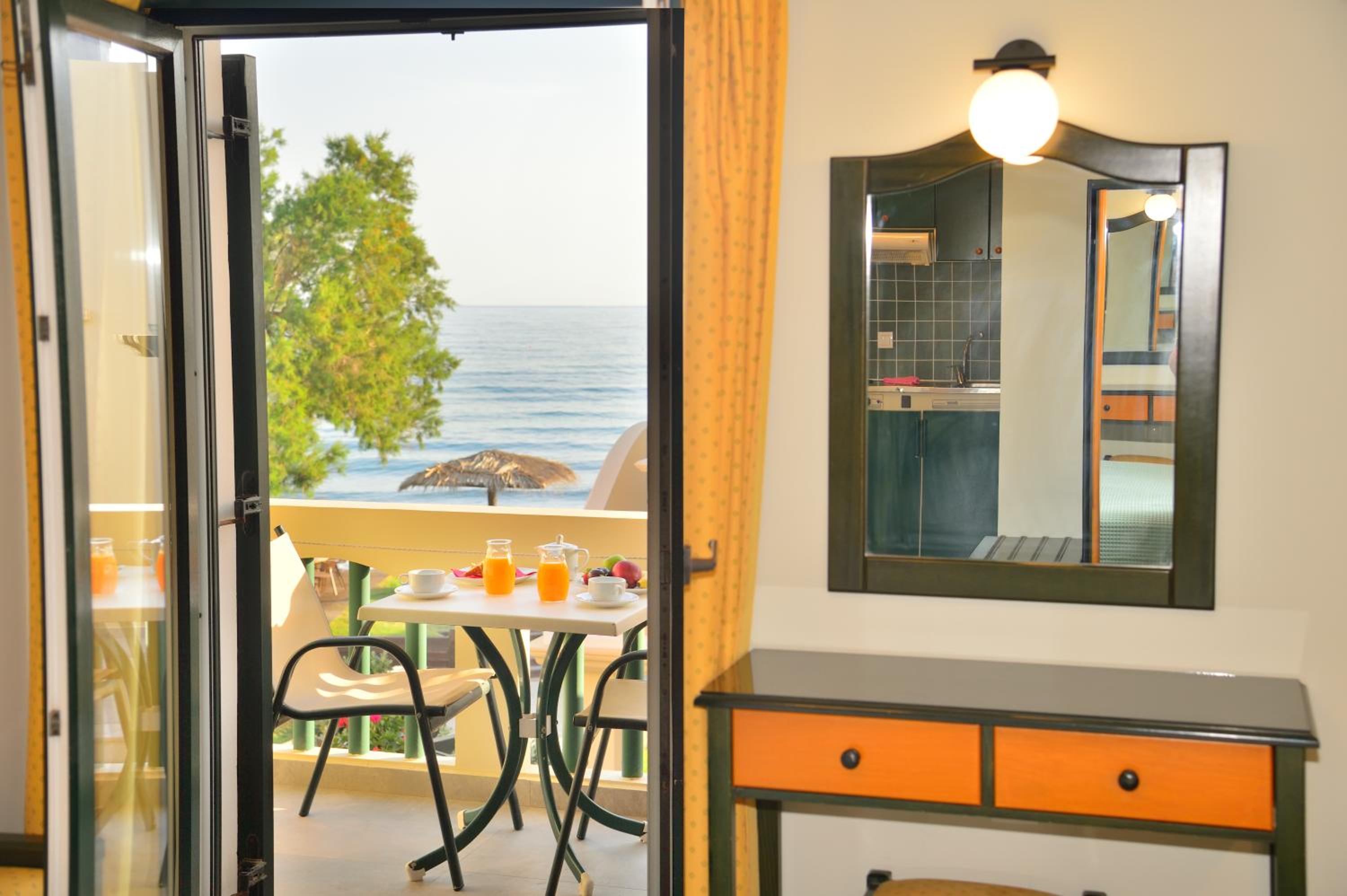 Studio with Sea View - Photo 27