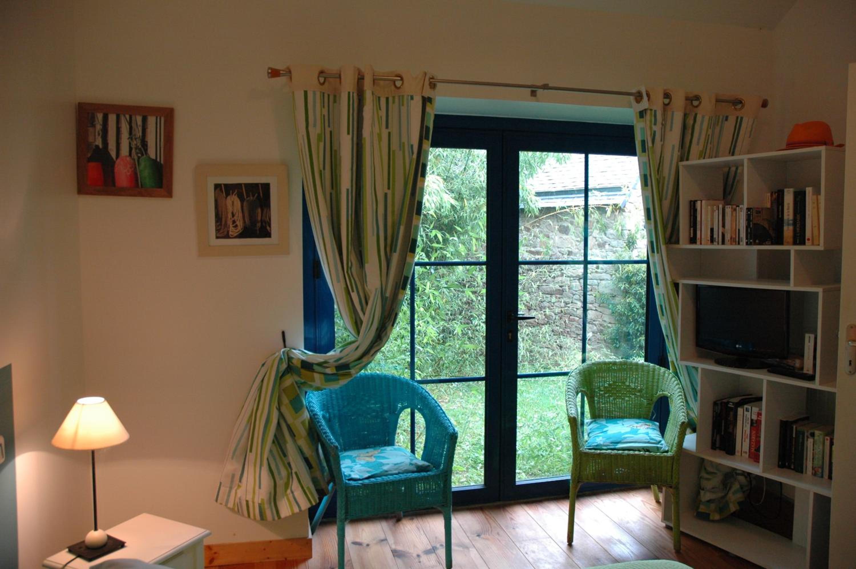 Family Room - Photo 3