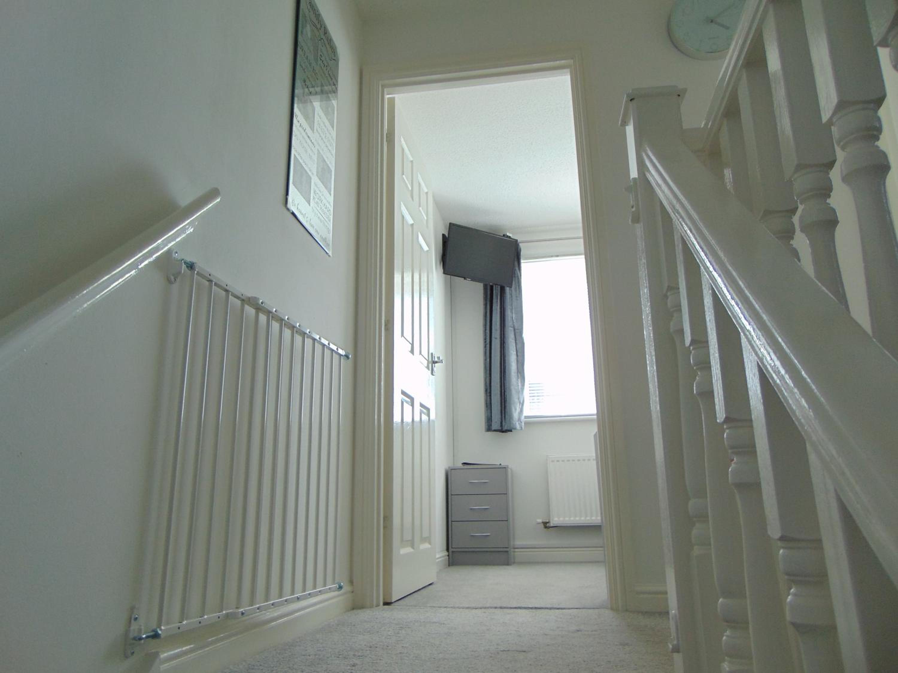 Three-Bedroom Apartment - Photo 31