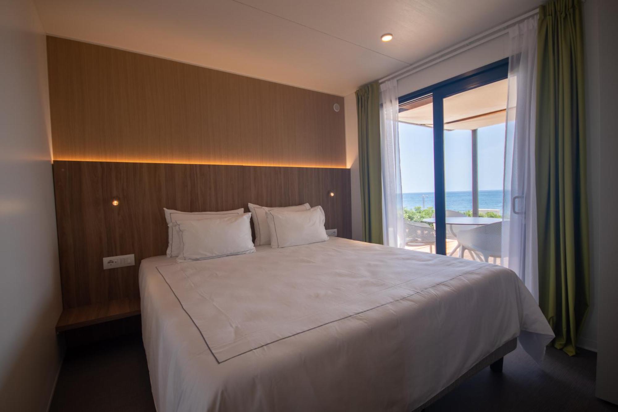 Deluxe Camping Villa With Private Pool - first row to the sea - Photo 6