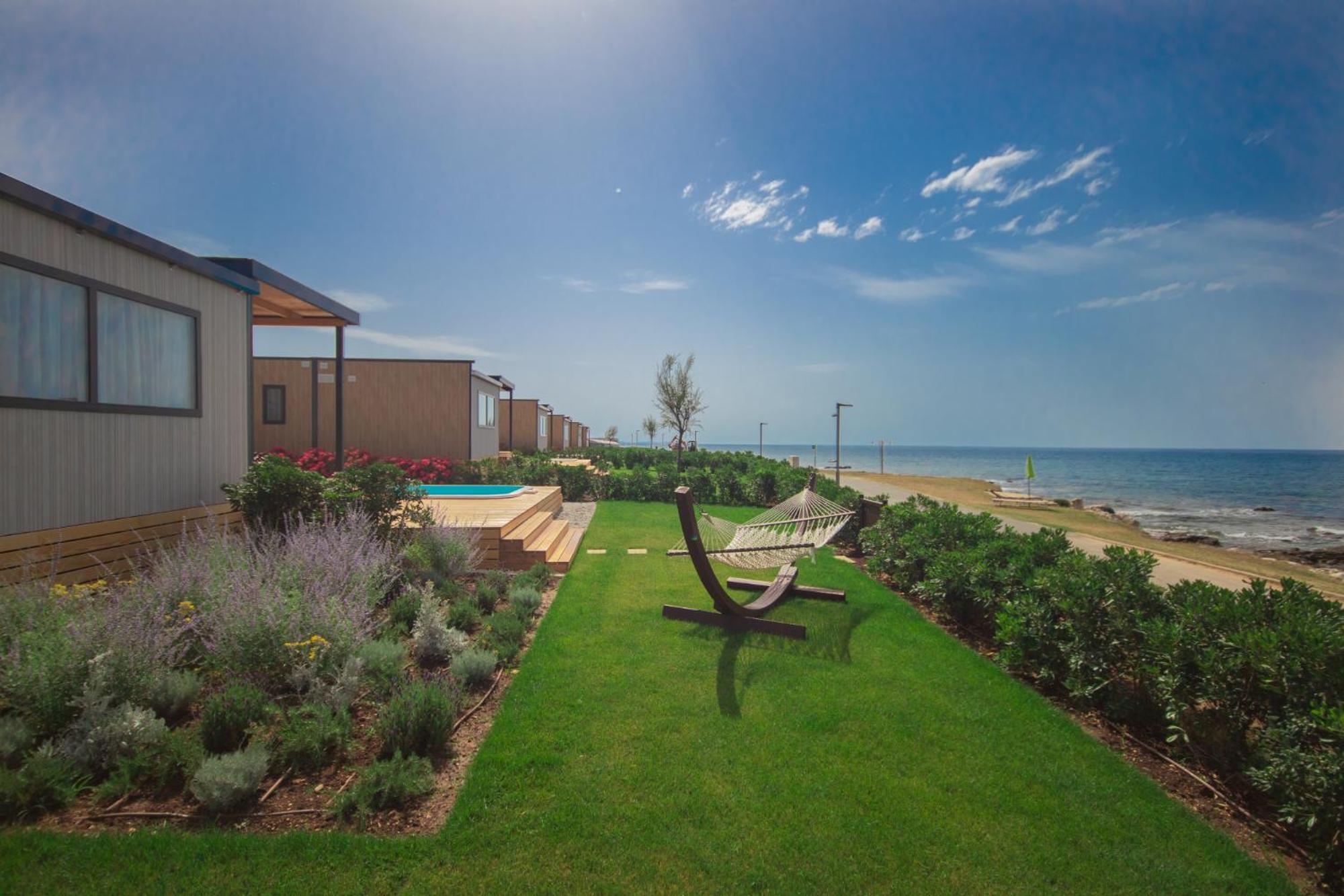 Deluxe Camping Villa With Private Pool - first row to the sea - Photo 9
