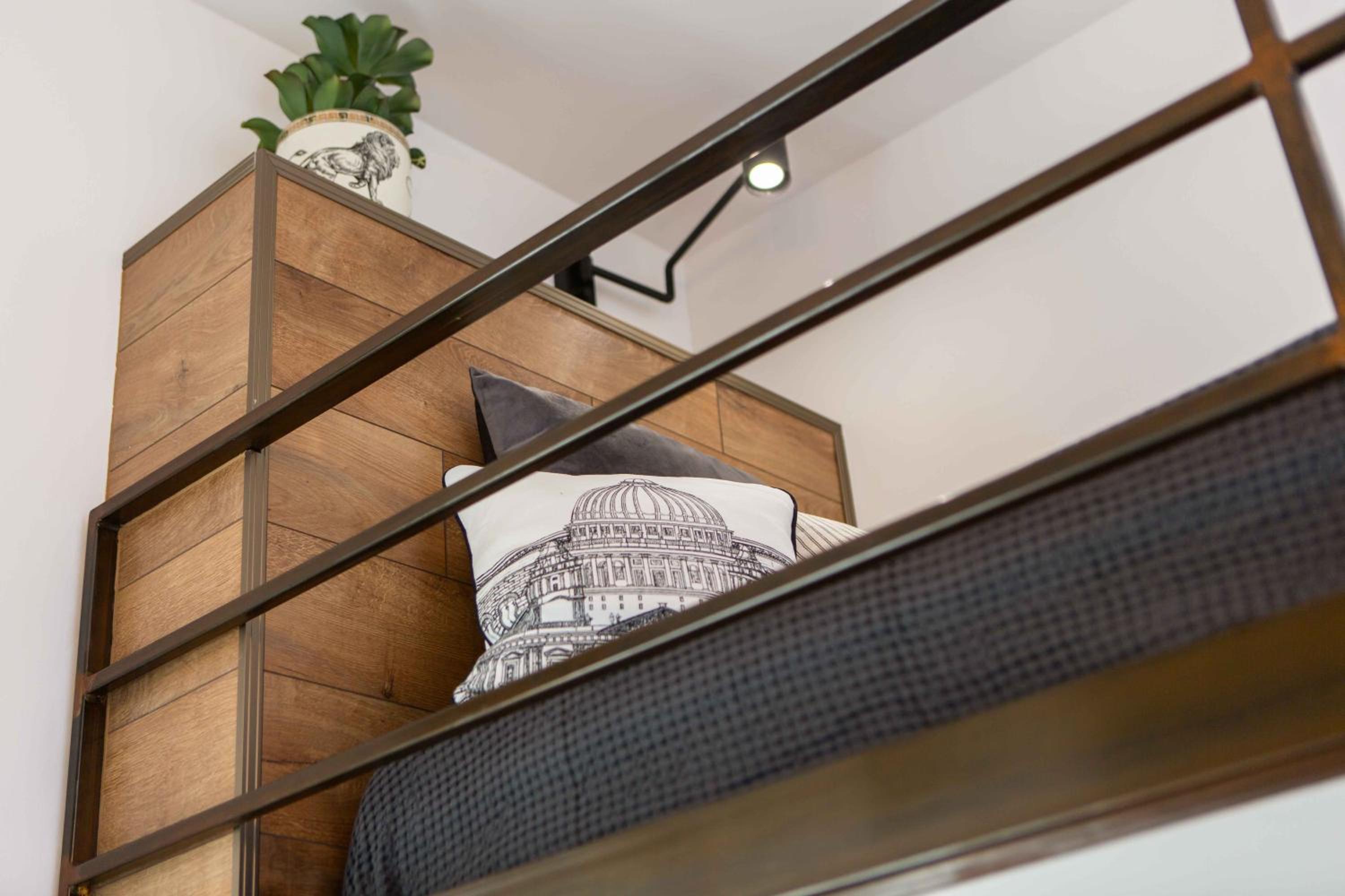 Triple Room with Balcony - Photo 13