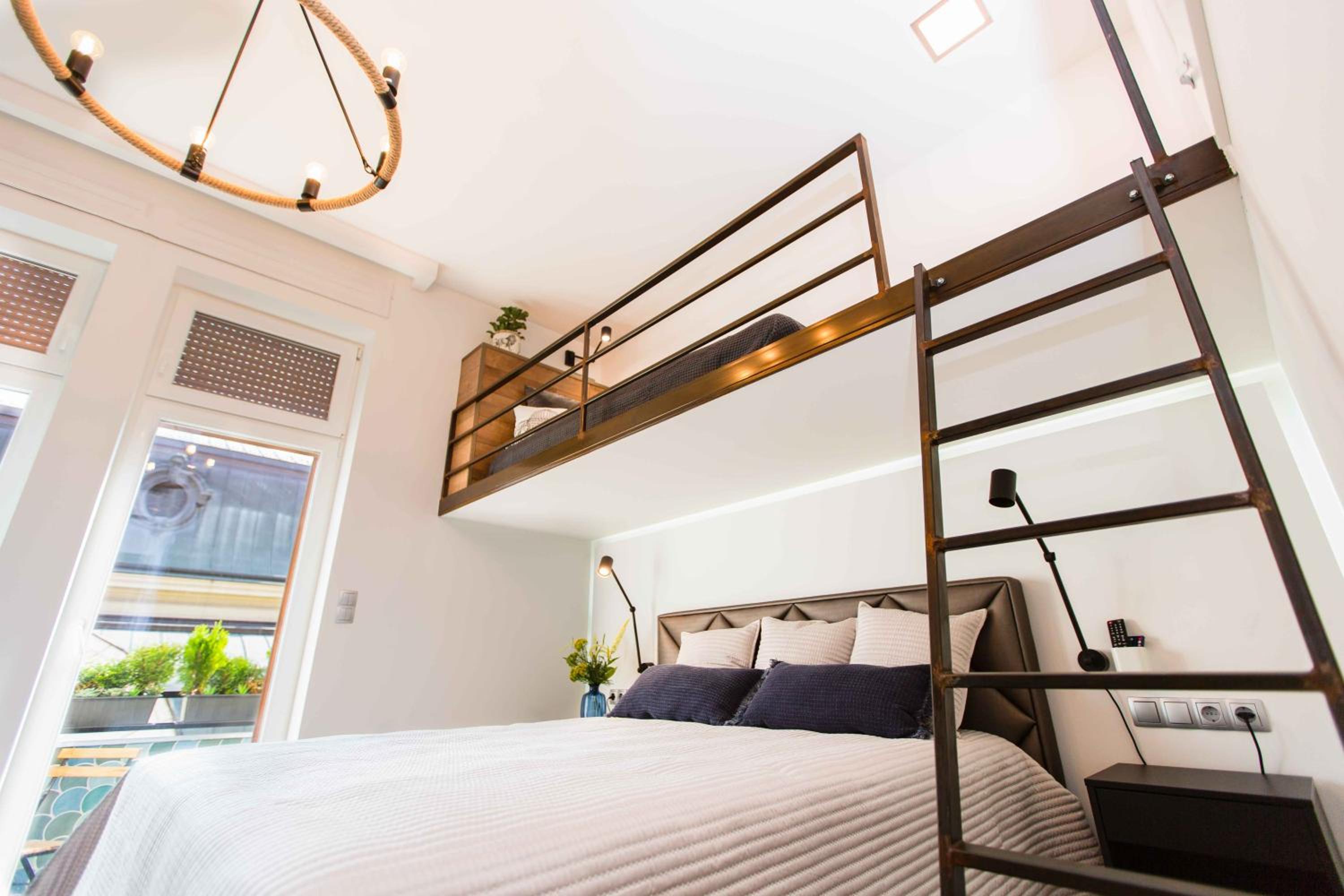Triple Room with Balcony - Photo 12
