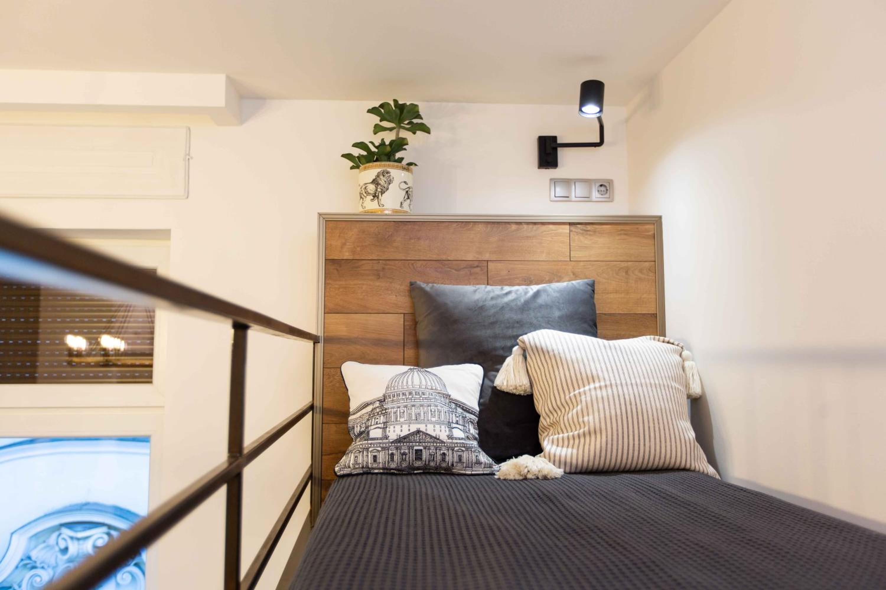 Triple Room with Balcony - Photo 11