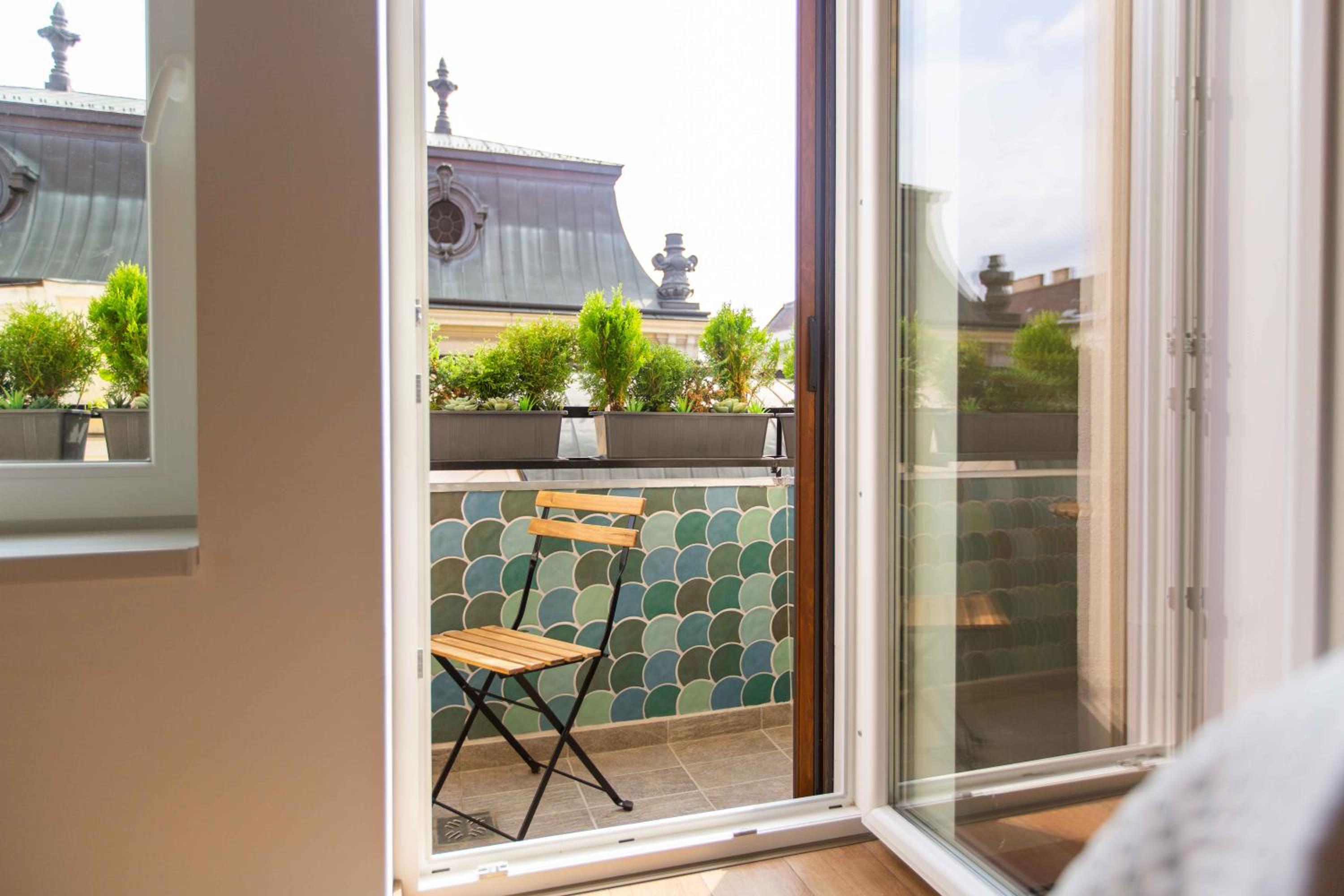 Triple Room with Balcony - Photo 9