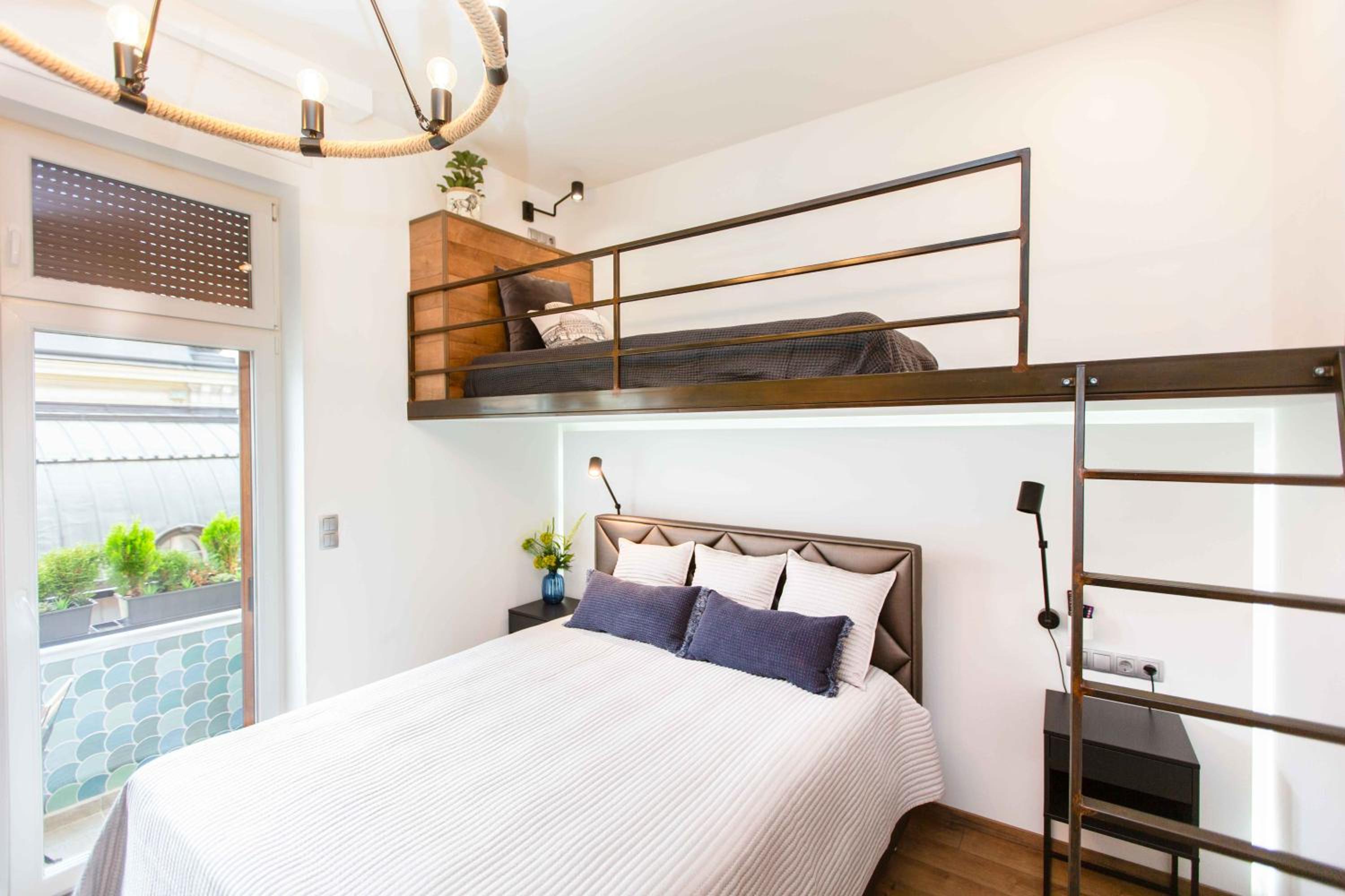 Triple Room with Balcony - Photo 8