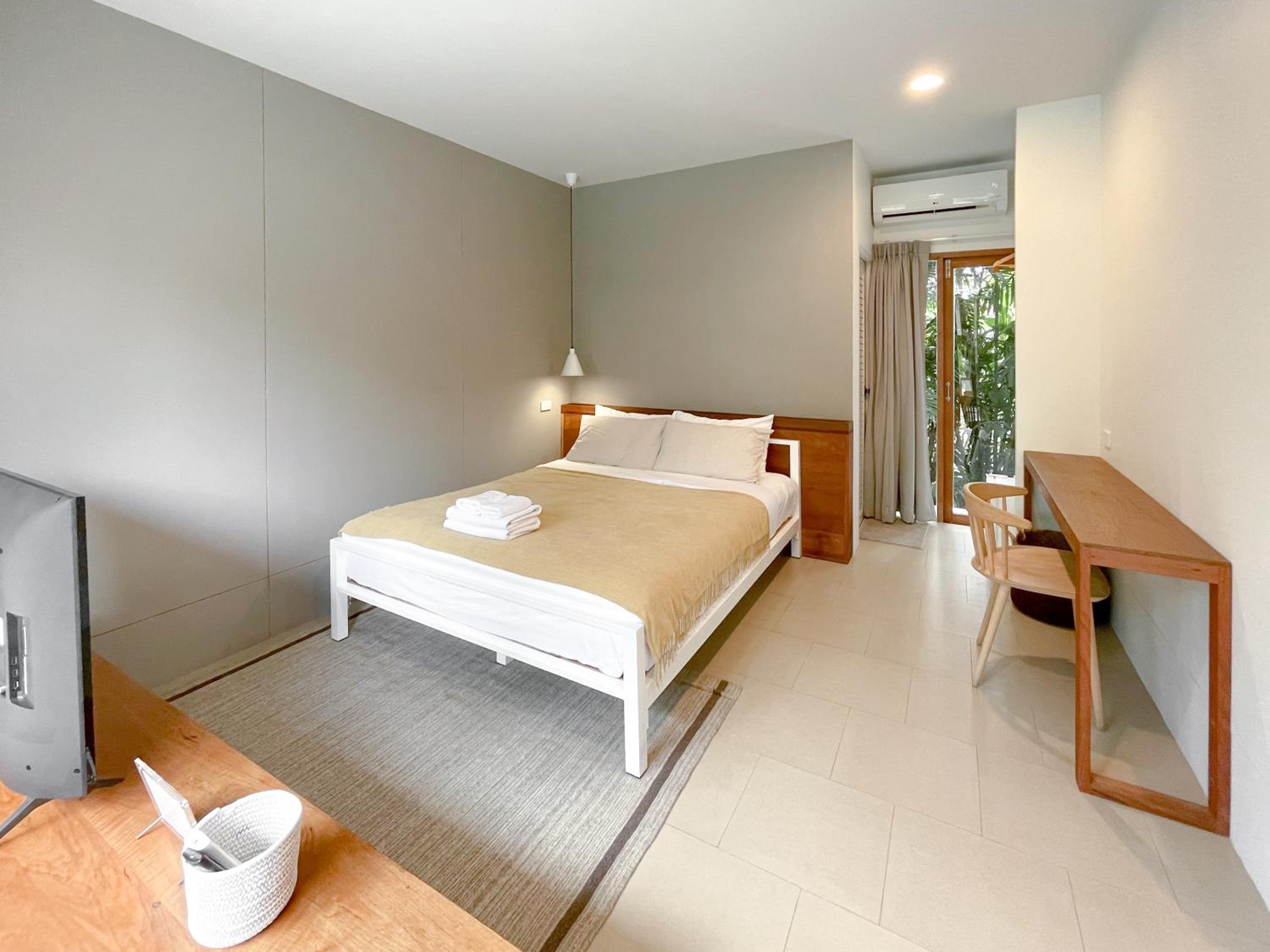 Queen Room with Pool View