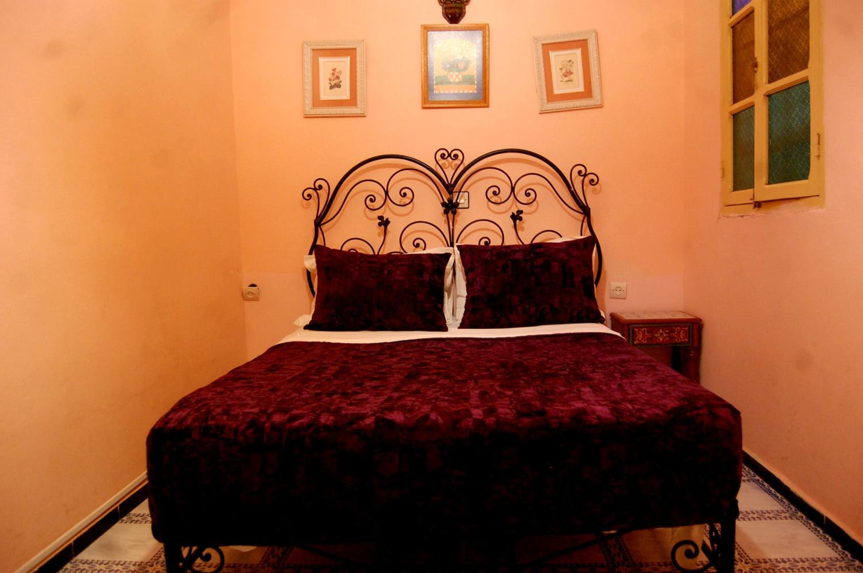 Double Room with Private Bathroom - Photo 13